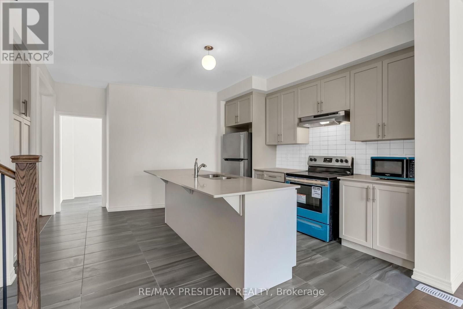 34 Queenpost Drive E, Brampton, Ontario  L6Y 6L2 - Photo 15 - W12981456