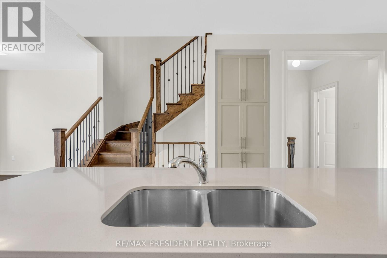 34 Queenpost Drive E, Brampton, Ontario  L6Y 6L2 - Photo 17 - W12981456