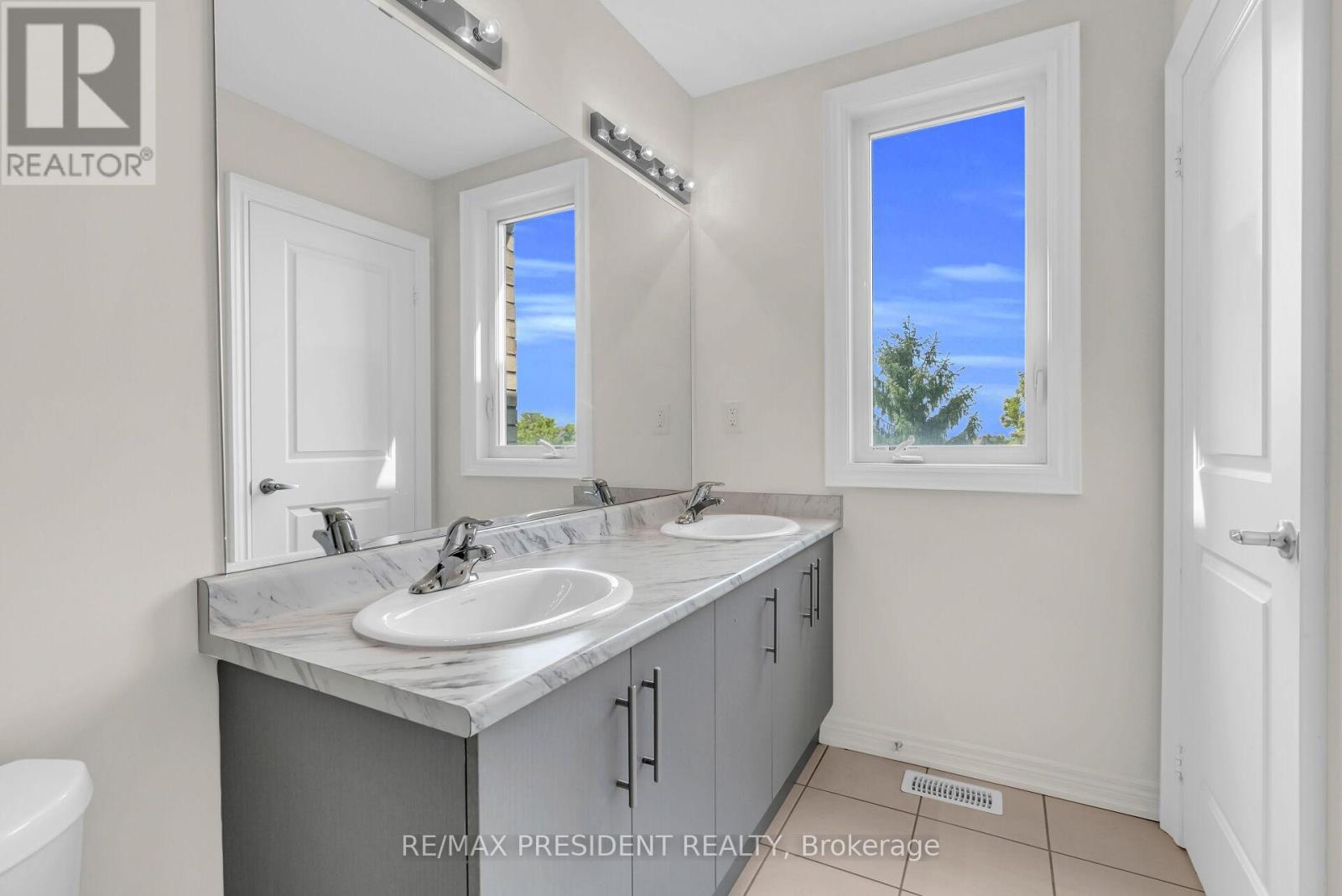 34 Queenpost Drive E, Brampton, Ontario  L6Y 6L2 - Photo 31 - W12981456