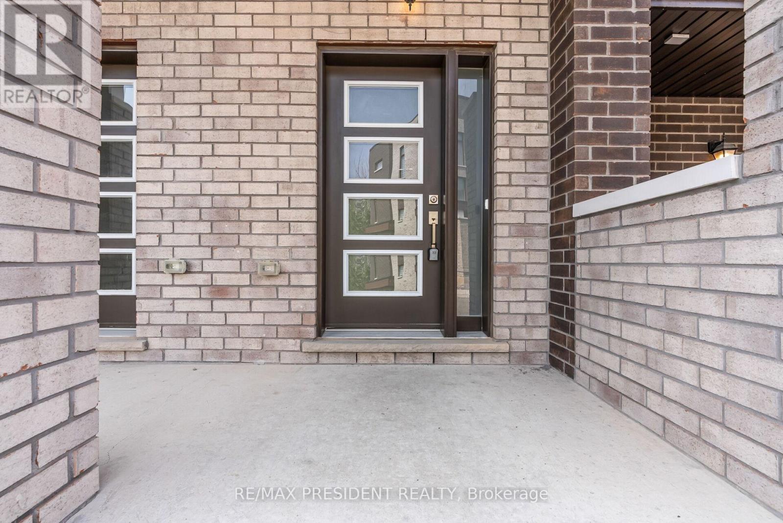 34 Queenpost Drive E, Brampton, Ontario  L6Y 6L2 - Photo 5 - W12981456