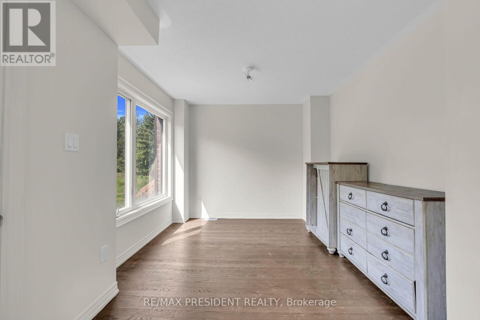 34 Queenpost Drive E, Brampton, Ontario  L6Y 6L2 - Photo 8 - W12981456