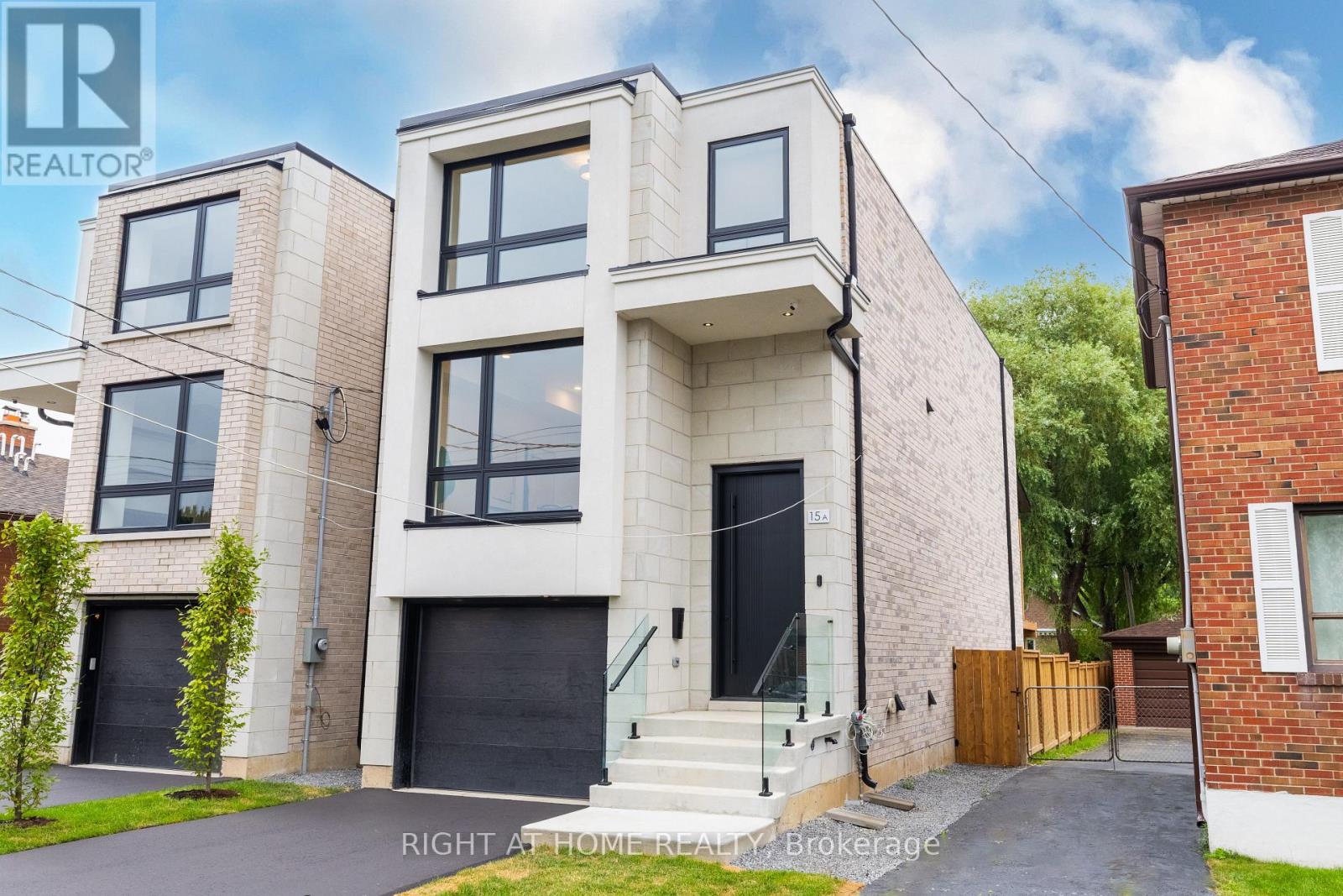 15a Rosemeade Avenue, Toronto, Ontario  M8Y 3A2 - Photo 14 - W12981460