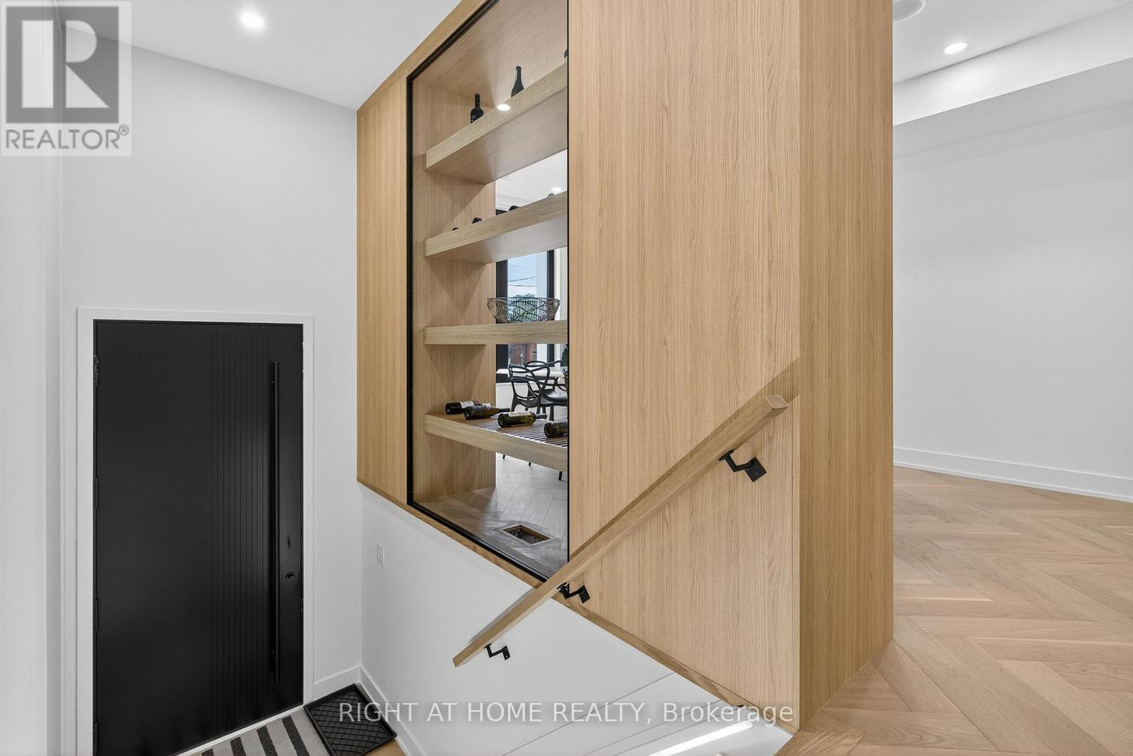 15a Rosemeade Avenue, Toronto, Ontario  M8Y 3A2 - Photo 17 - W12981460