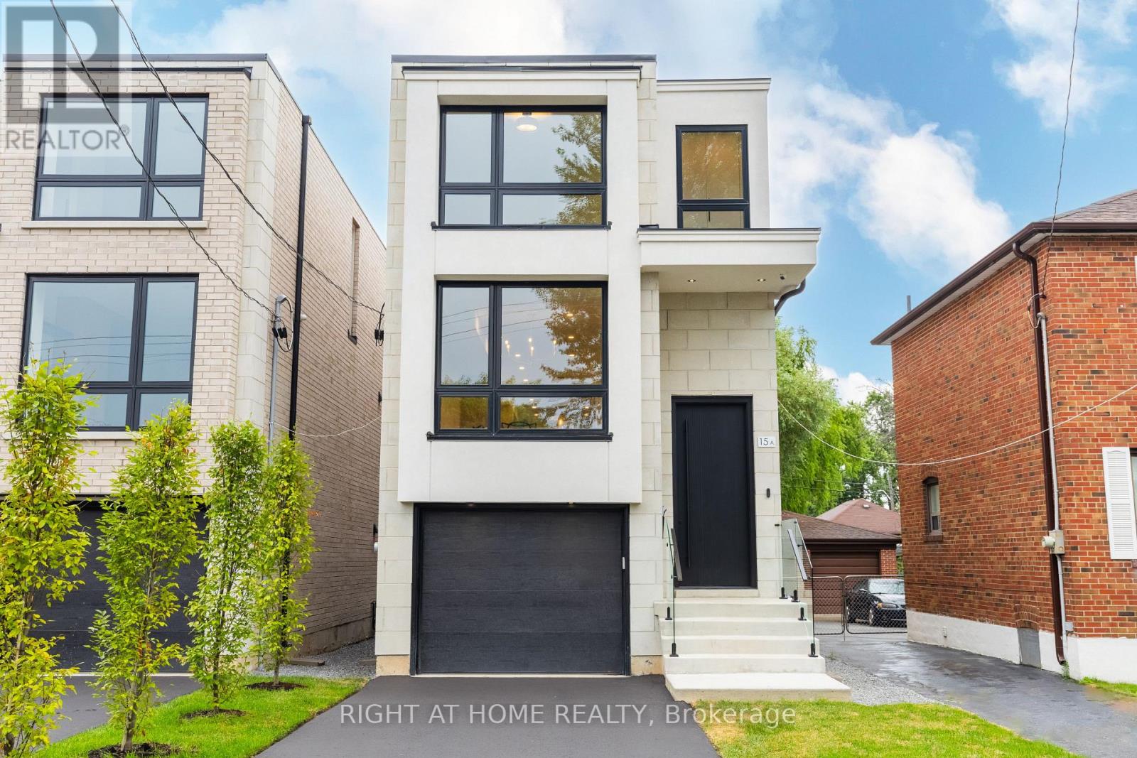 15a Rosemeade Avenue, Toronto, Ontario  M8Y 3A2 - Photo 3 - W12981460