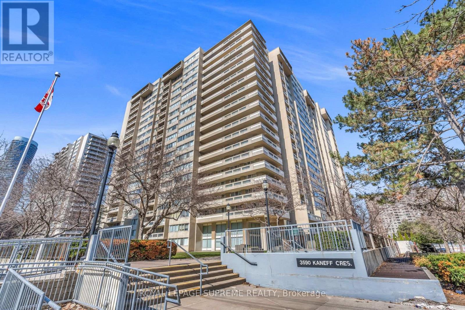 1907 - 3590 Kaneff Crescent, Mississauga, Ontario  L5A 3X3 - Photo 2 - W12981464