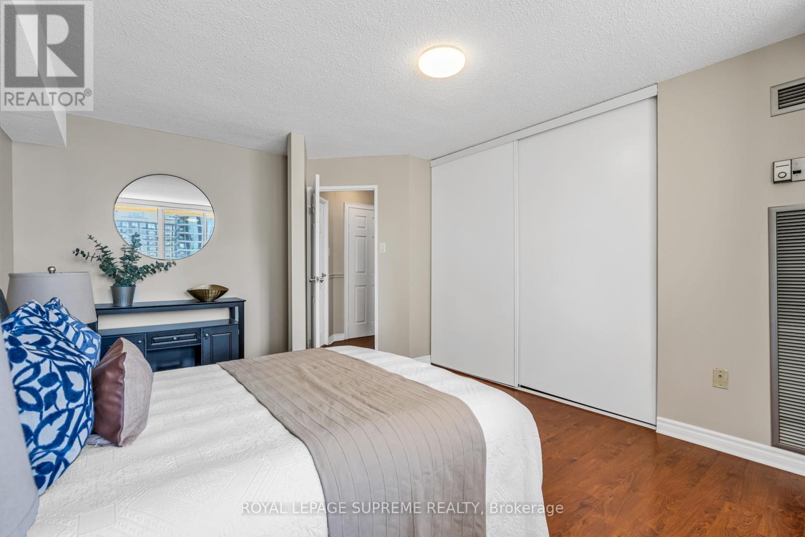 1907 - 3590 Kaneff Crescent, Mississauga, Ontario  L5A 3X3 - Photo 34 - W12981464