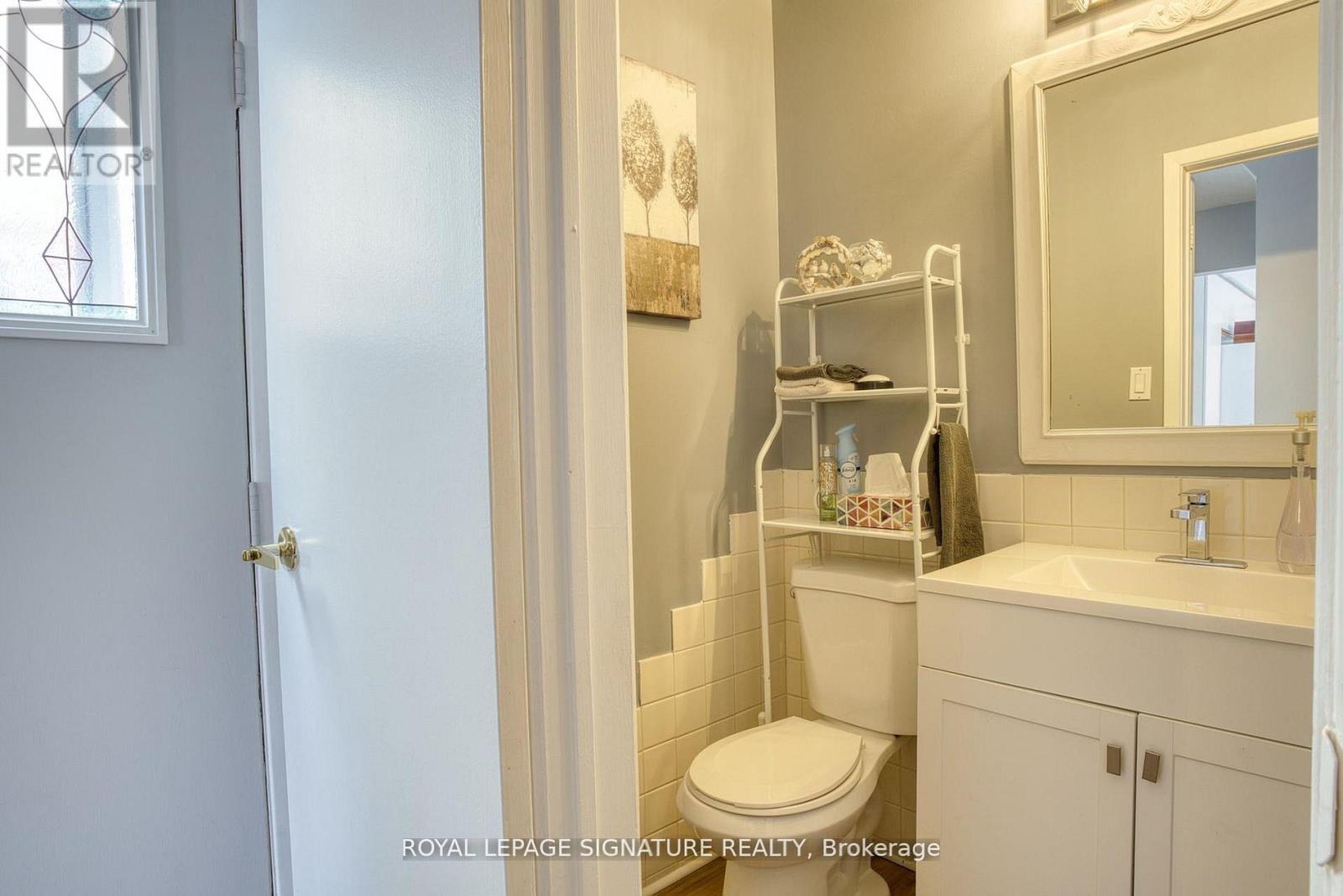 6448 Colebrook Crescent, Mississauga, Ontario  L5N 3E4 - Photo 11 - W12981494