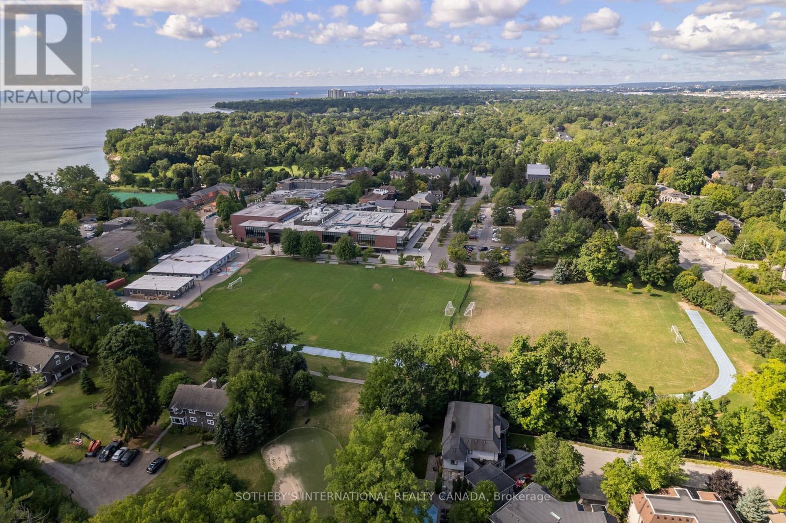 79 Birch Hill Lane, Oakville, Ontario  L6K 2P1 - Photo 4 - W12981536