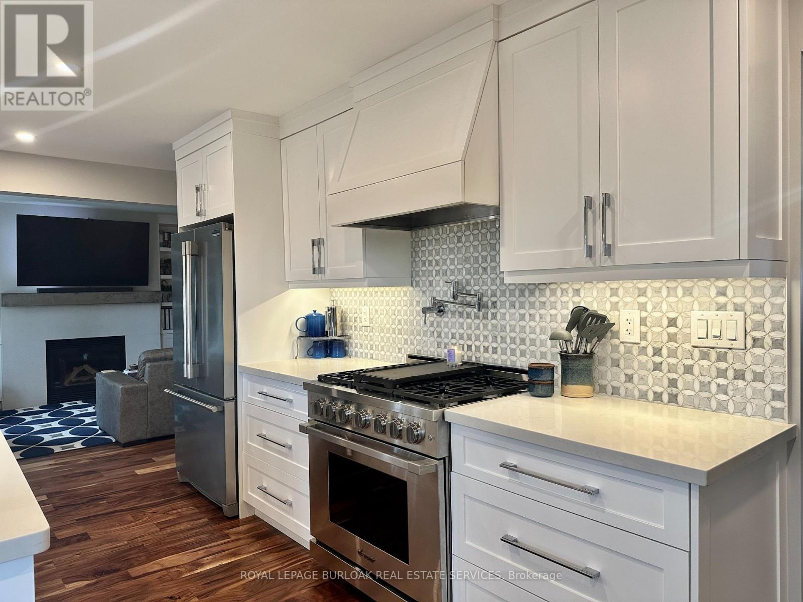 1078 Augustus Drive, Burlington, Ontario  L7S 2L1 - Photo 12 - W12981584