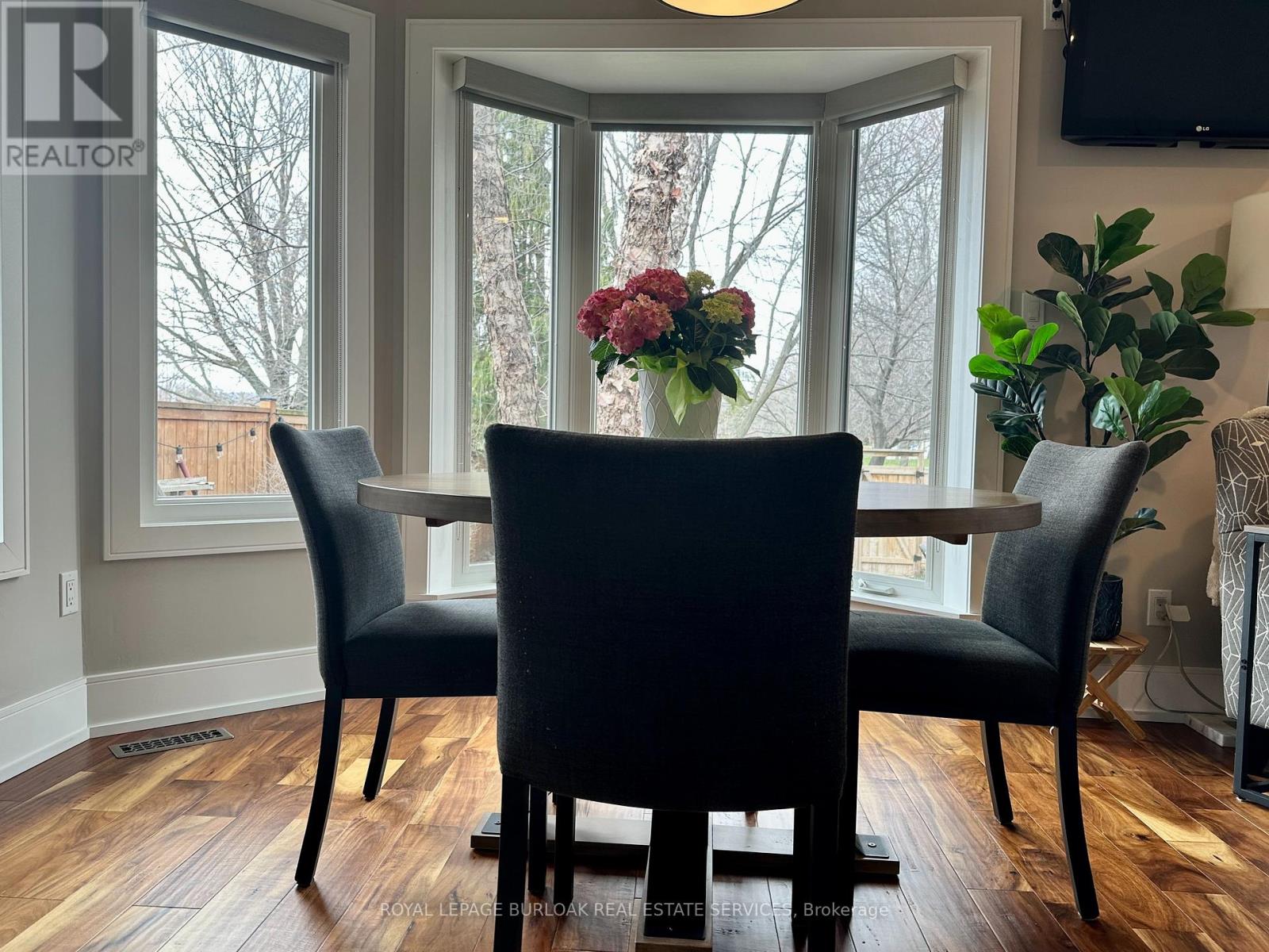 1078 Augustus Drive, Burlington, Ontario  L7S 2L1 - Photo 13 - W12981584