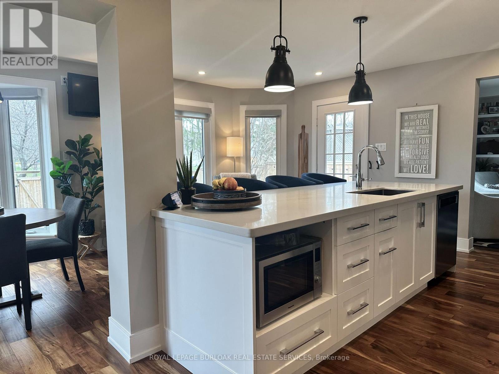 1078 Augustus Drive, Burlington, Ontario  L7S 2L1 - Photo 15 - W12981584