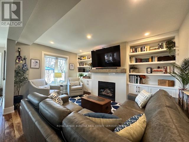 1078 Augustus Drive, Burlington, Ontario  L7S 2L1 - Photo 16 - W12981584