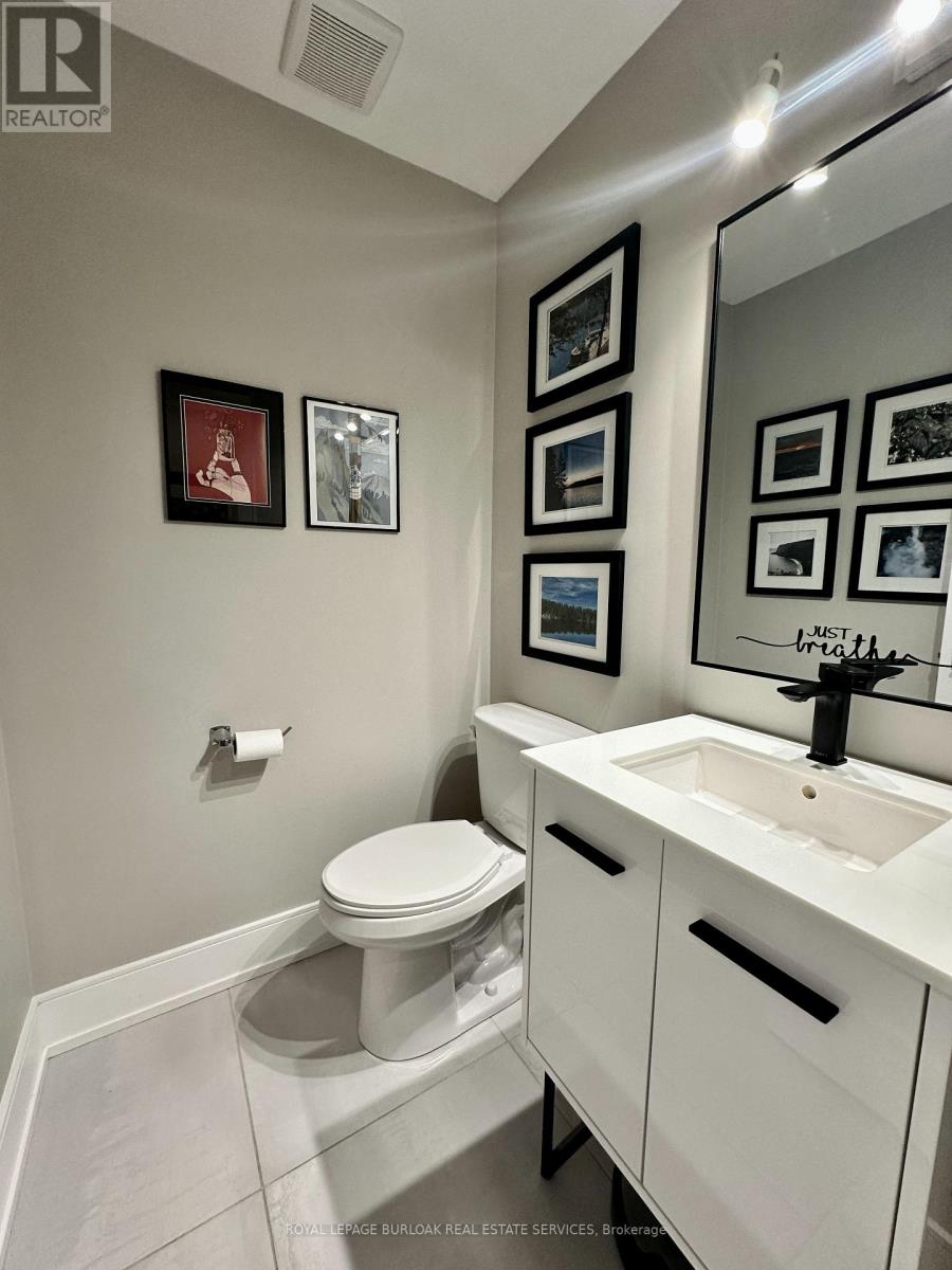 1078 Augustus Drive, Burlington, Ontario  L7S 2L1 - Photo 18 - W12981584