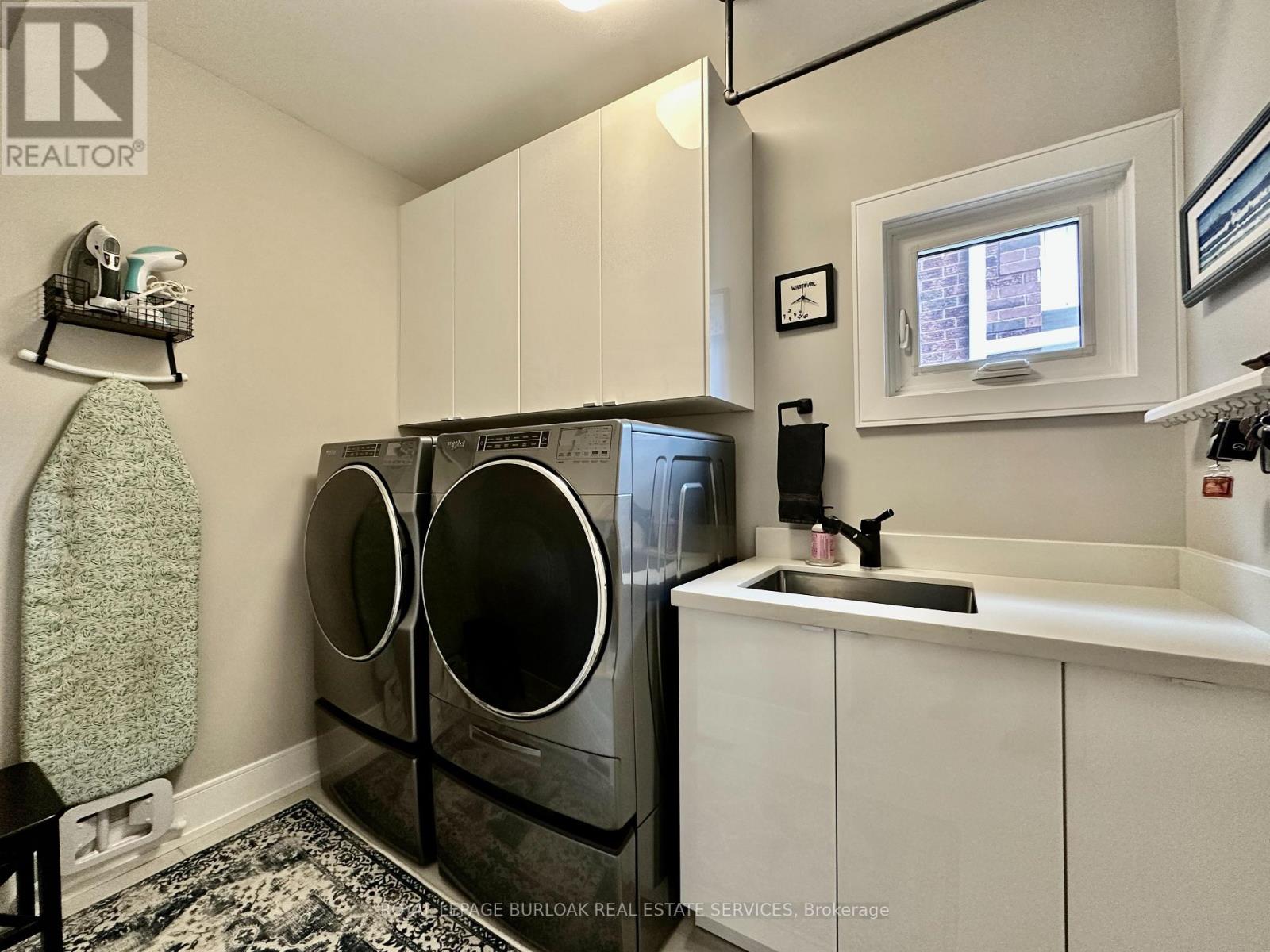 1078 Augustus Drive, Burlington, Ontario  L7S 2L1 - Photo 19 - W12981584