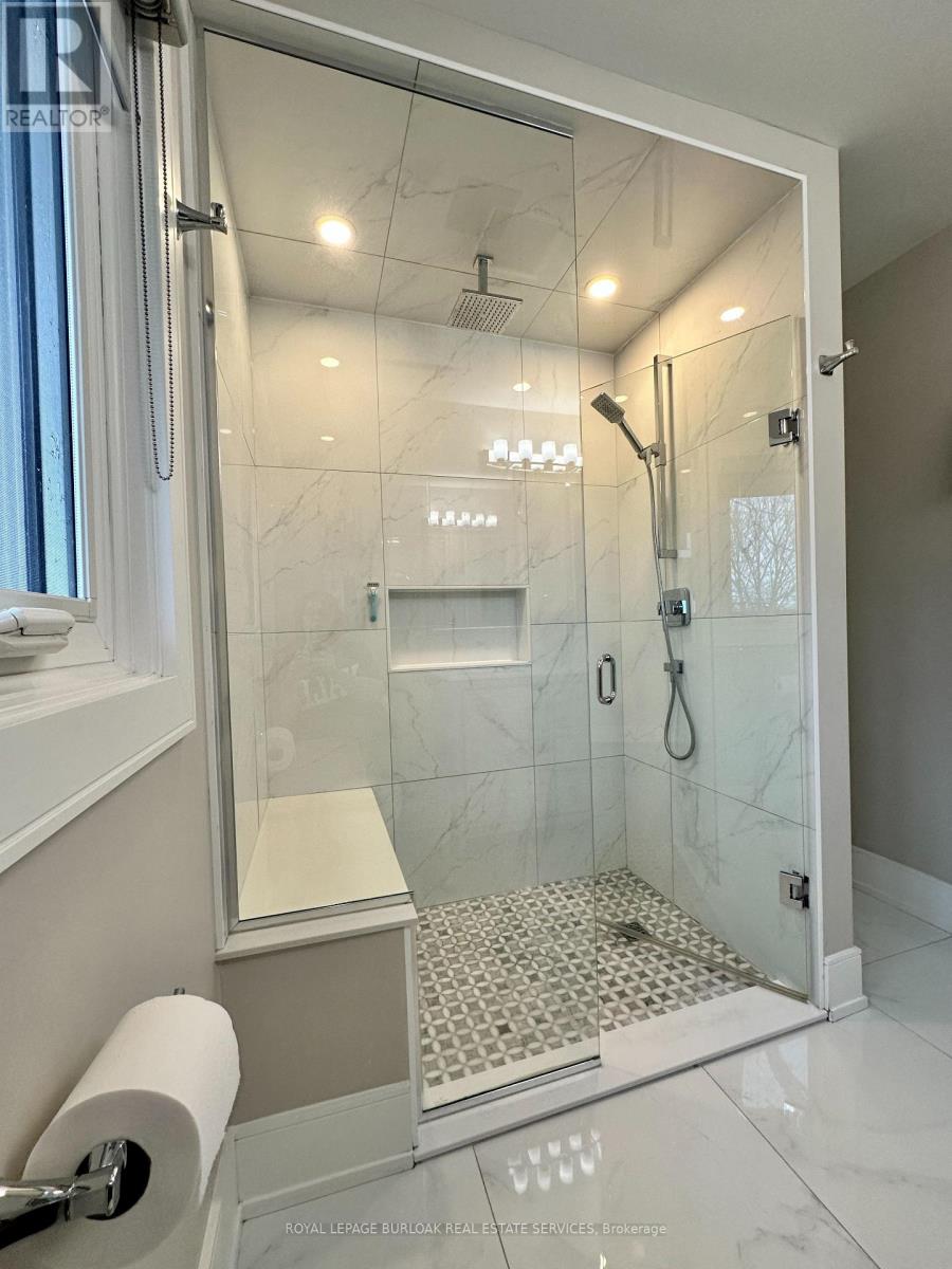 1078 Augustus Drive, Burlington, Ontario  L7S 2L1 - Photo 25 - W12981584