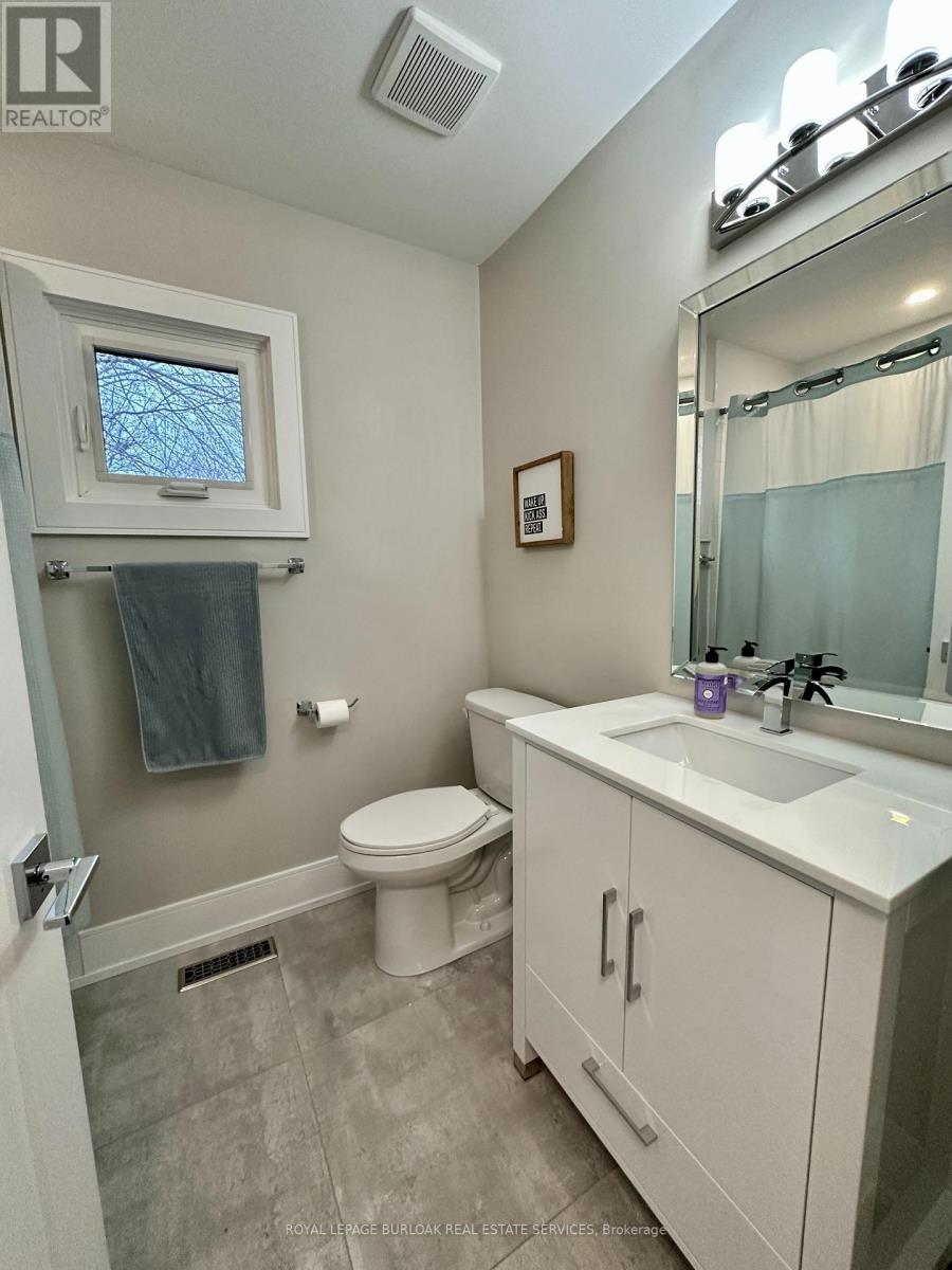 1078 Augustus Drive, Burlington, Ontario  L7S 2L1 - Photo 33 - W12981584