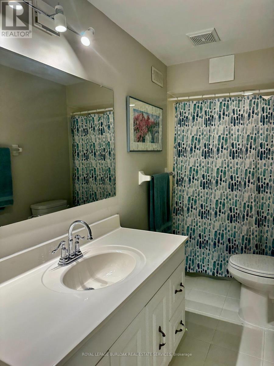 1078 Augustus Drive, Burlington, Ontario  L7S 2L1 - Photo 38 - W12981584