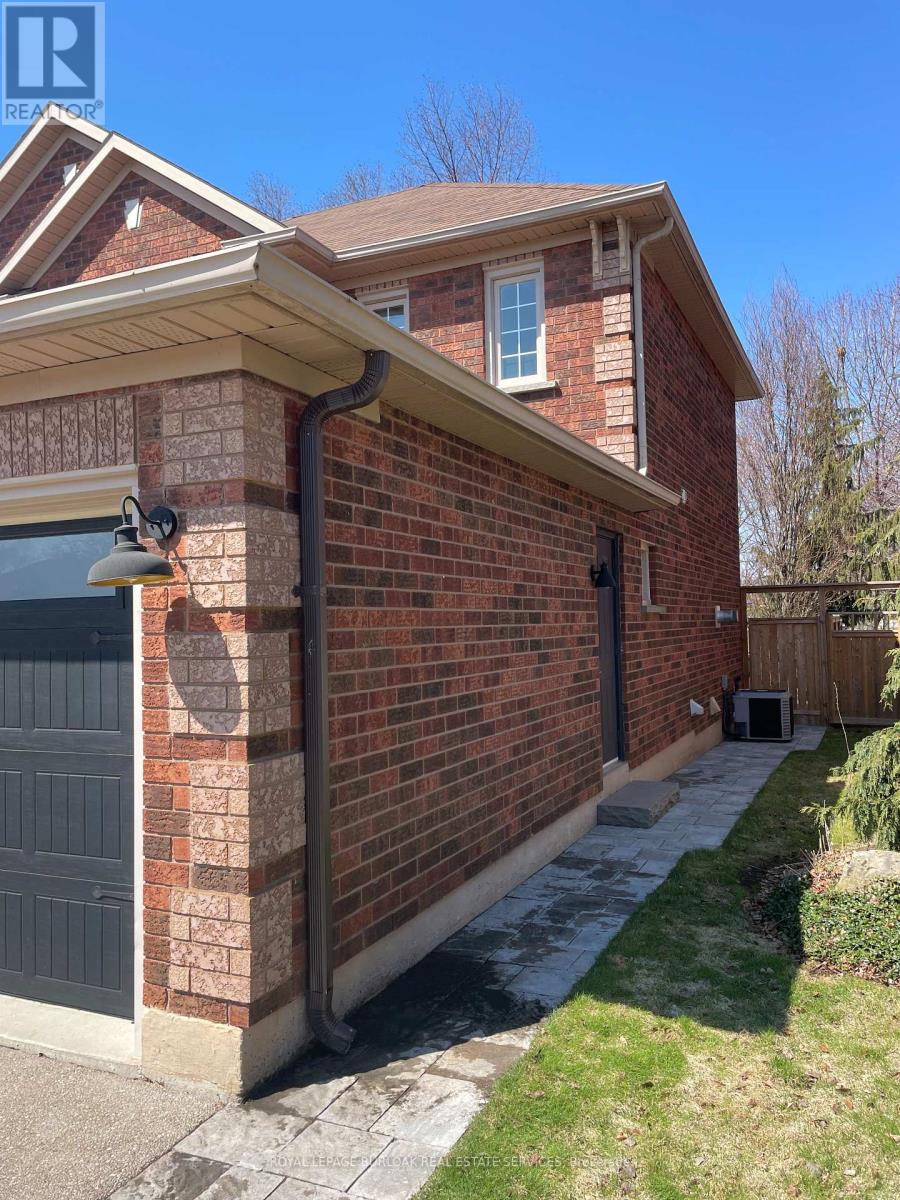 1078 Augustus Drive, Burlington, Ontario  L7S 2L1 - Photo 4 - W12981584