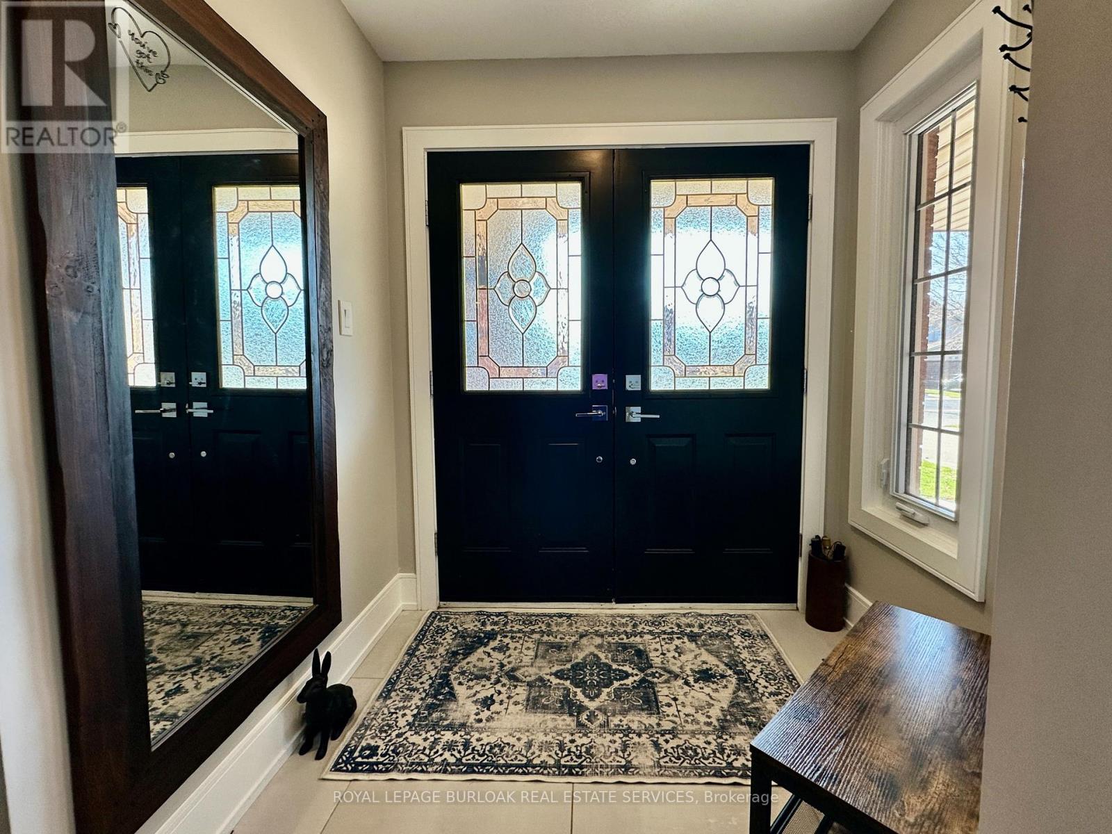 1078 Augustus Drive, Burlington, Ontario  L7S 2L1 - Photo 6 - W12981584