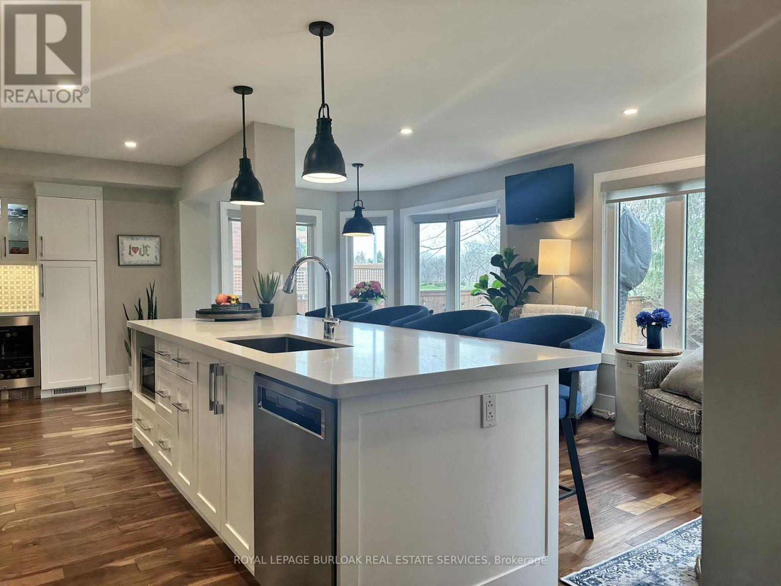 1078 Augustus Drive, Burlington, Ontario  L7S 2L1 - Photo 8 - W12981584