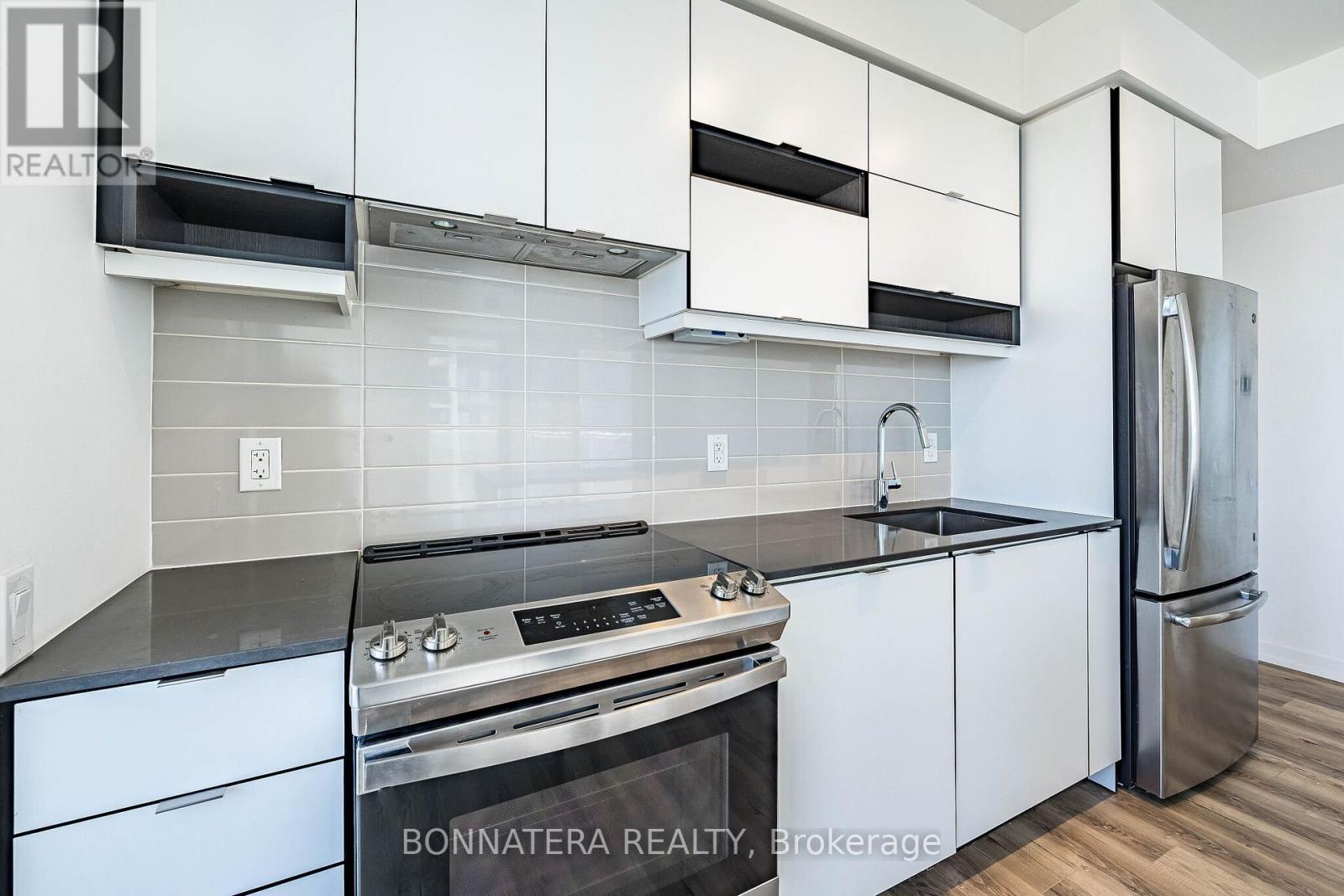 2003 - 4065 Confederation Parkway, Mississauga, Ontario  L5B 0L4 - Photo 15 - W12981602