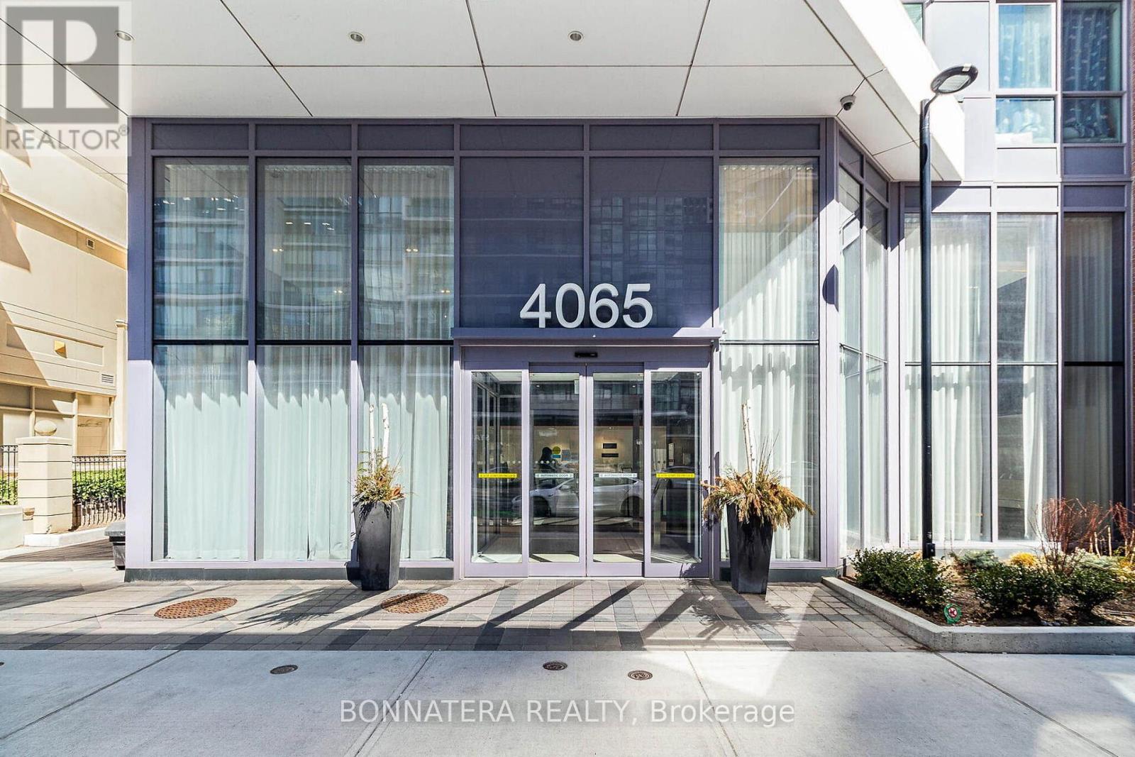 2003 - 4065 Confederation Parkway, Mississauga, Ontario  L5B 0L4 - Photo 2 - W12981602