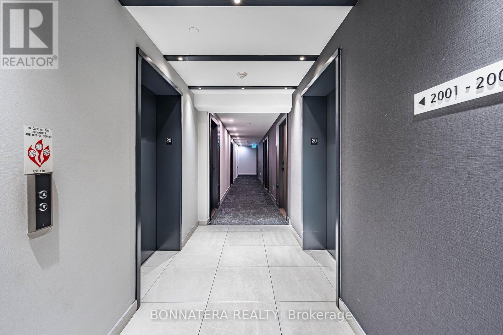 2003 - 4065 Confederation Parkway, Mississauga, Ontario  L5B 0L4 - Photo 4 - W12981602