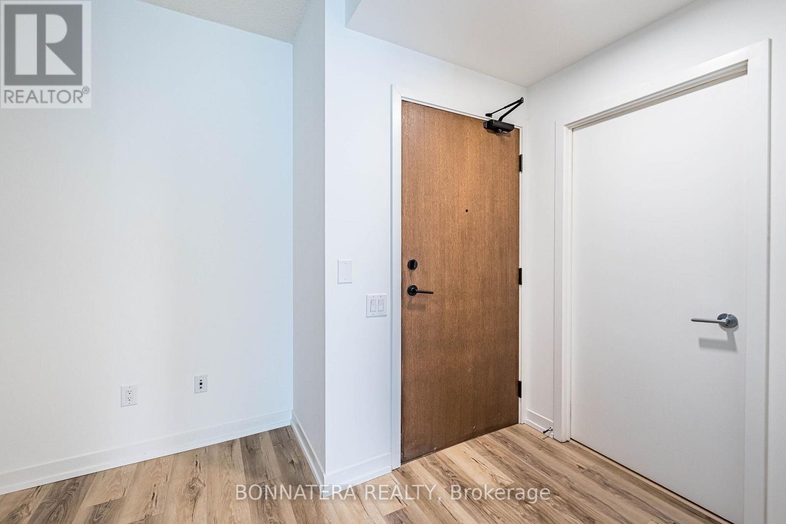 2003 - 4065 Confederation Parkway, Mississauga, Ontario  L5B 0L4 - Photo 6 - W12981602