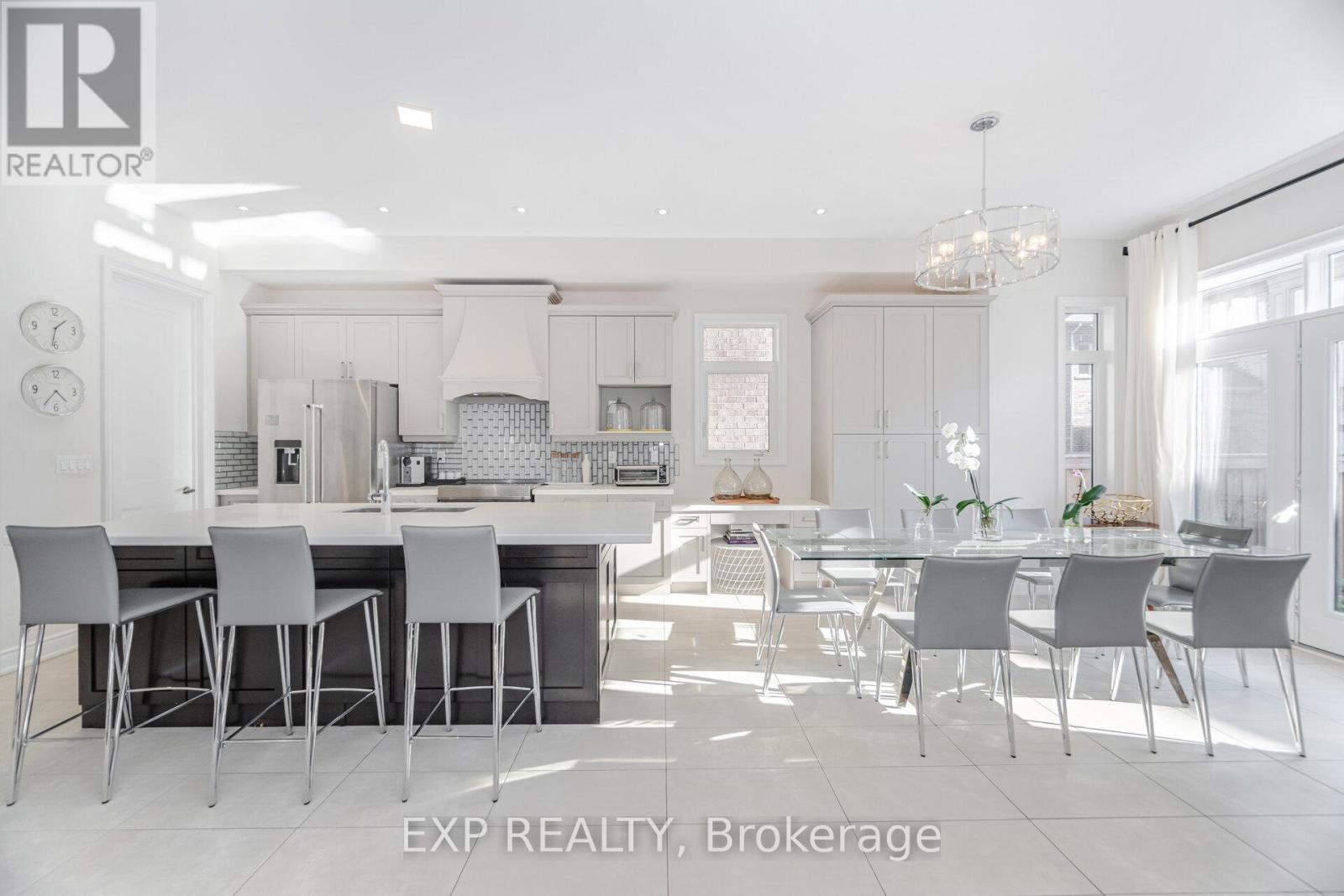 3102 Millicent Avenue, Oakville, Ontario  L6H 0V2 - Photo 5 - W12981604