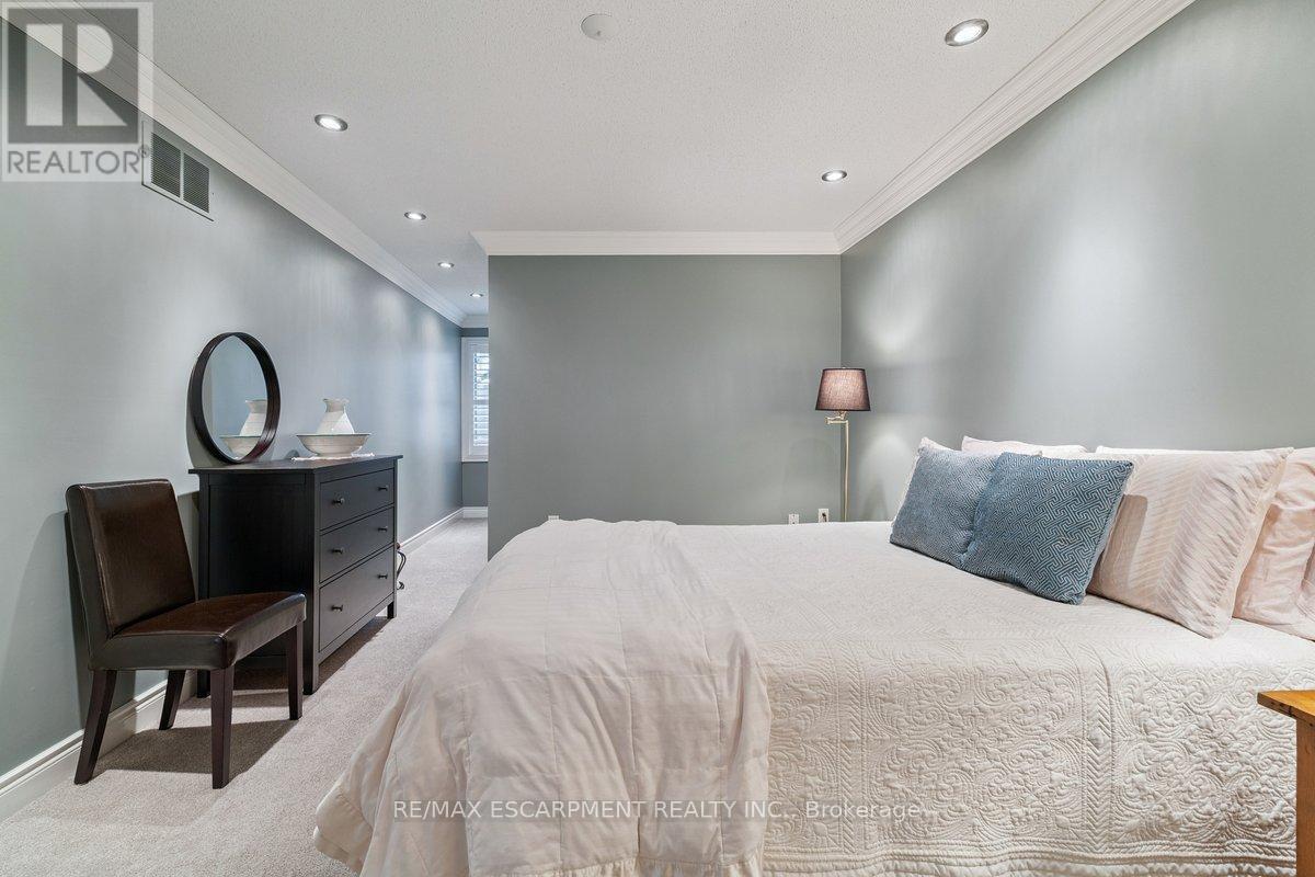 3 - 1019 North Shore Boulevard E, Burlington, Ontario  L7T 1X8 - Photo 30 - W12981628