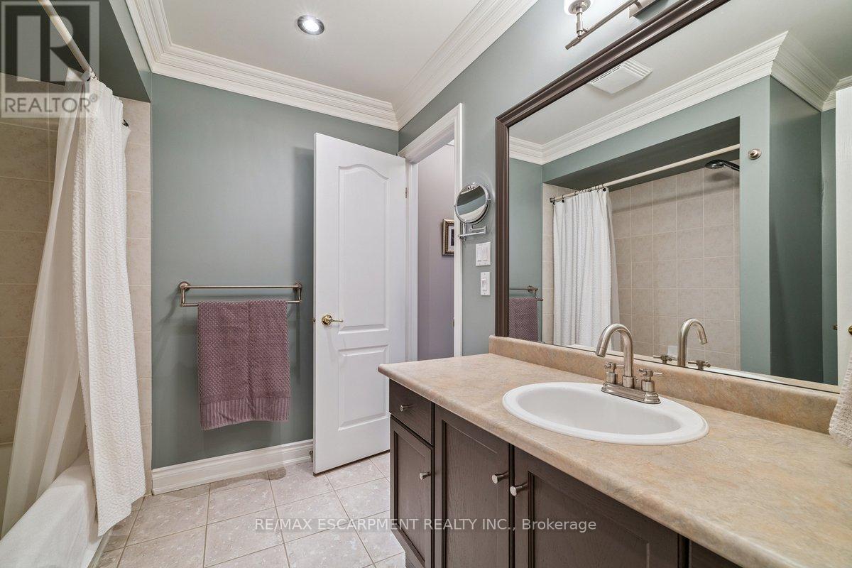 3 - 1019 North Shore Boulevard E, Burlington, Ontario  L7T 1X8 - Photo 32 - W12981628