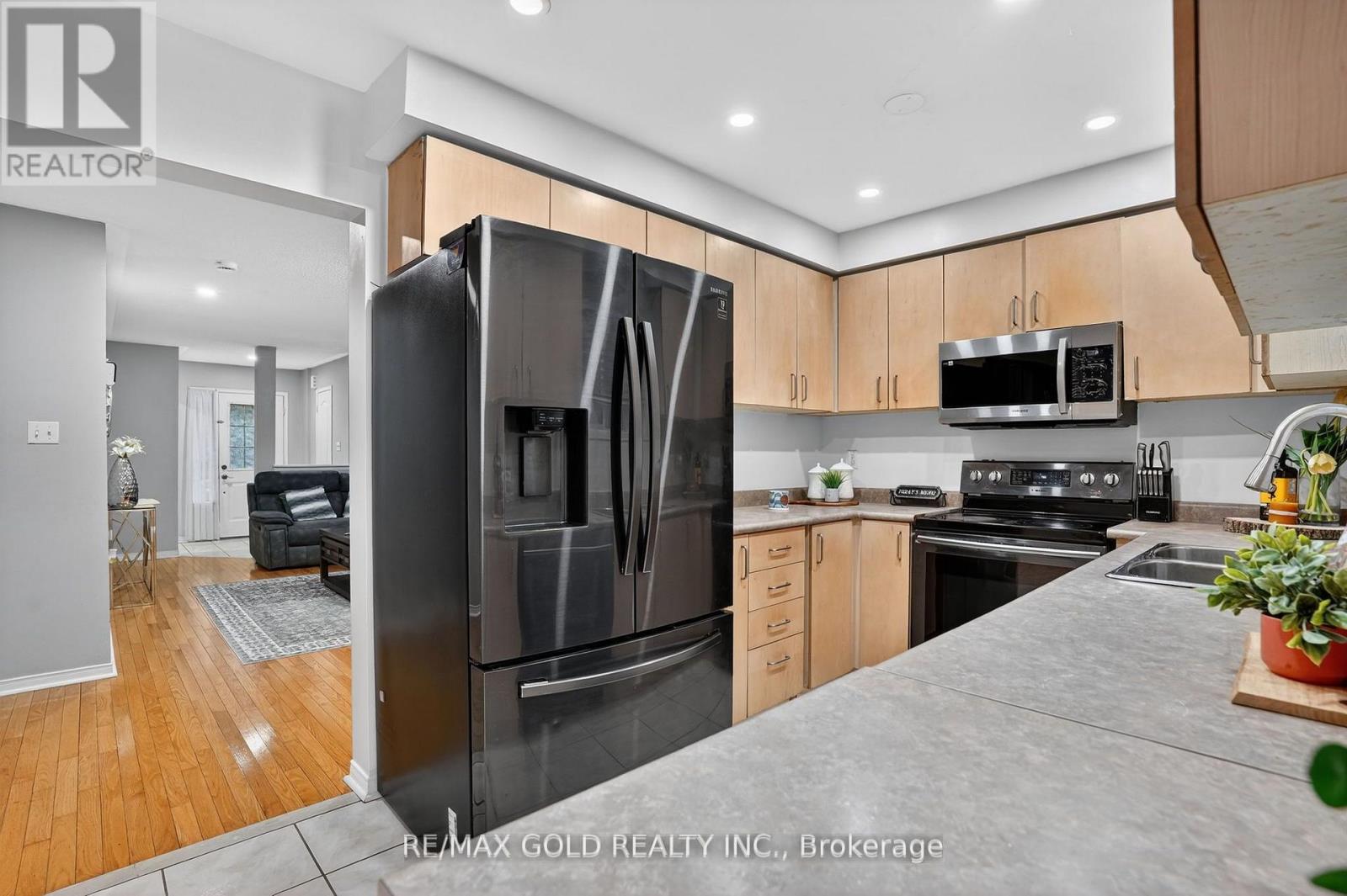 25 Spencer Drive, Brampton (Fletcher's Meadow), Ontario  L7A 2A2 - Photo 11 - W12981636