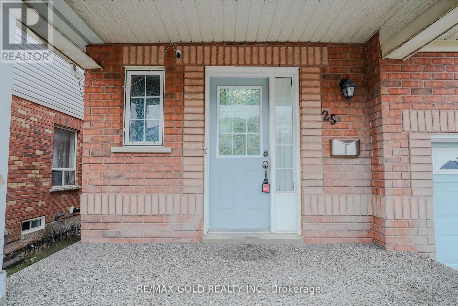 25 Spencer Drive, Brampton (Fletcher's Meadow), Ontario  L7A 2A2 - Photo 3 - W12981636