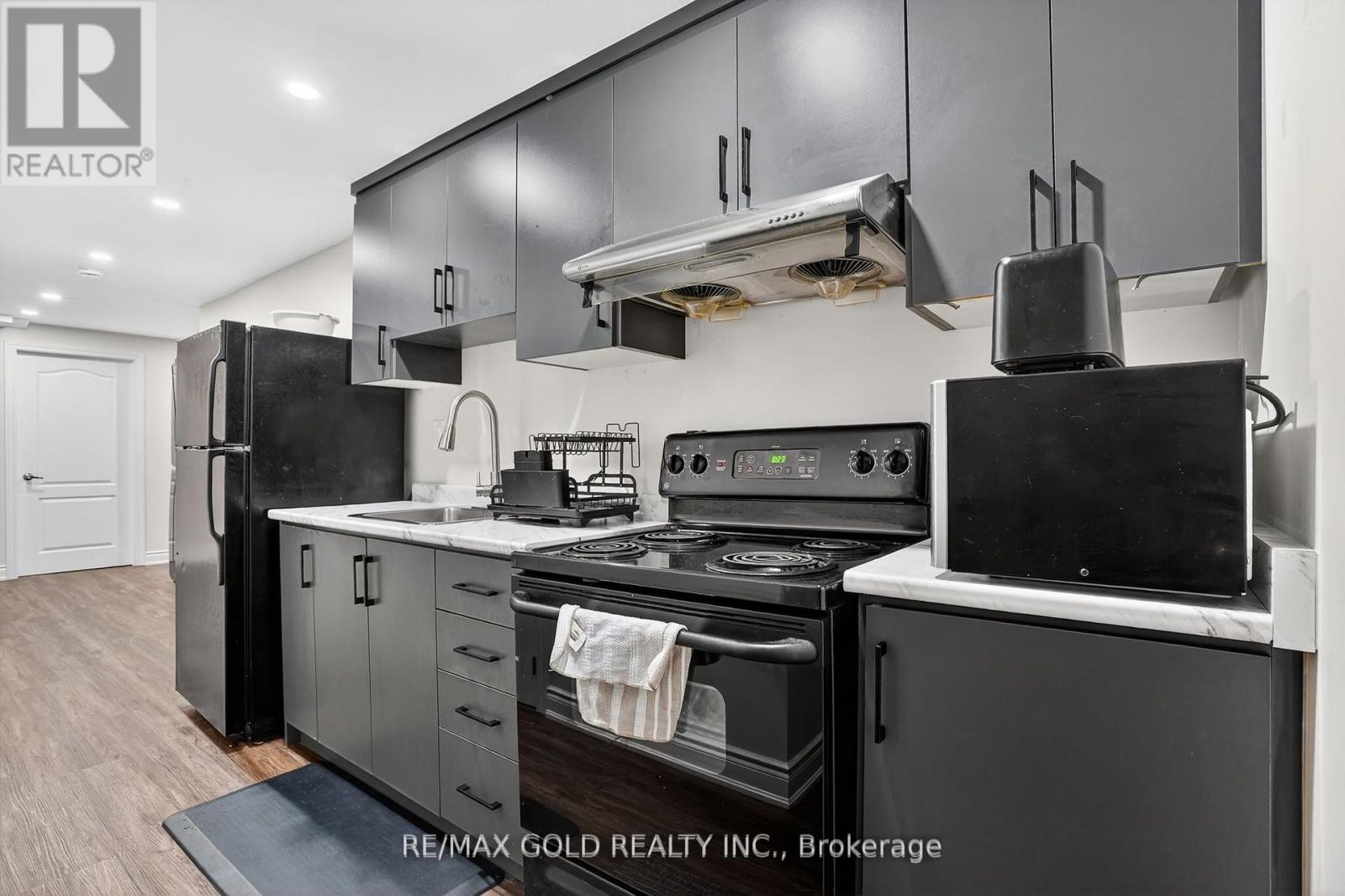 25 Spencer Drive, Brampton (Fletcher's Meadow), Ontario  L7A 2A2 - Photo 31 - W12981636