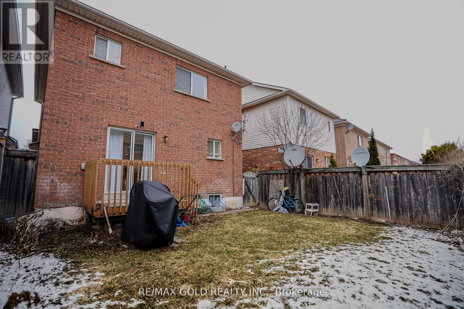25 Spencer Drive, Brampton (Fletcher's Meadow), Ontario  L7A 2A2 - Photo 35 - W12981636