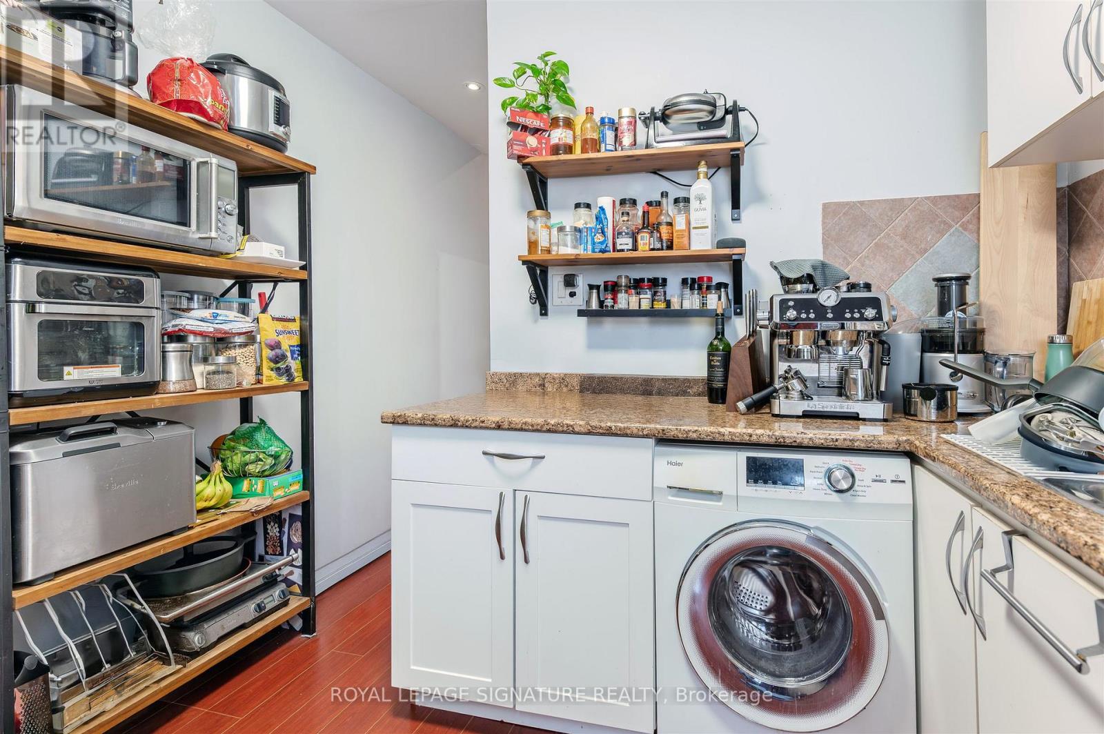 42 Sorauren Avenue, Toronto, Ontario  M6R 2C7 - Photo 10 - W12981664