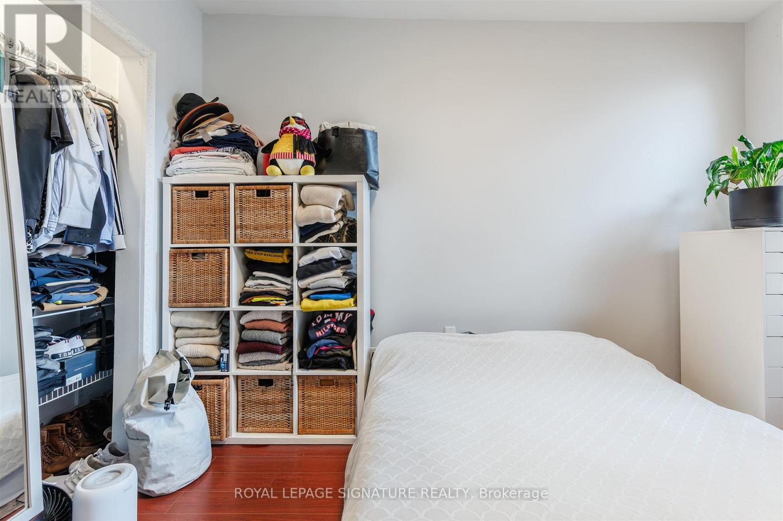 42 Sorauren Avenue, Toronto, Ontario  M6R 2C7 - Photo 11 - W12981664