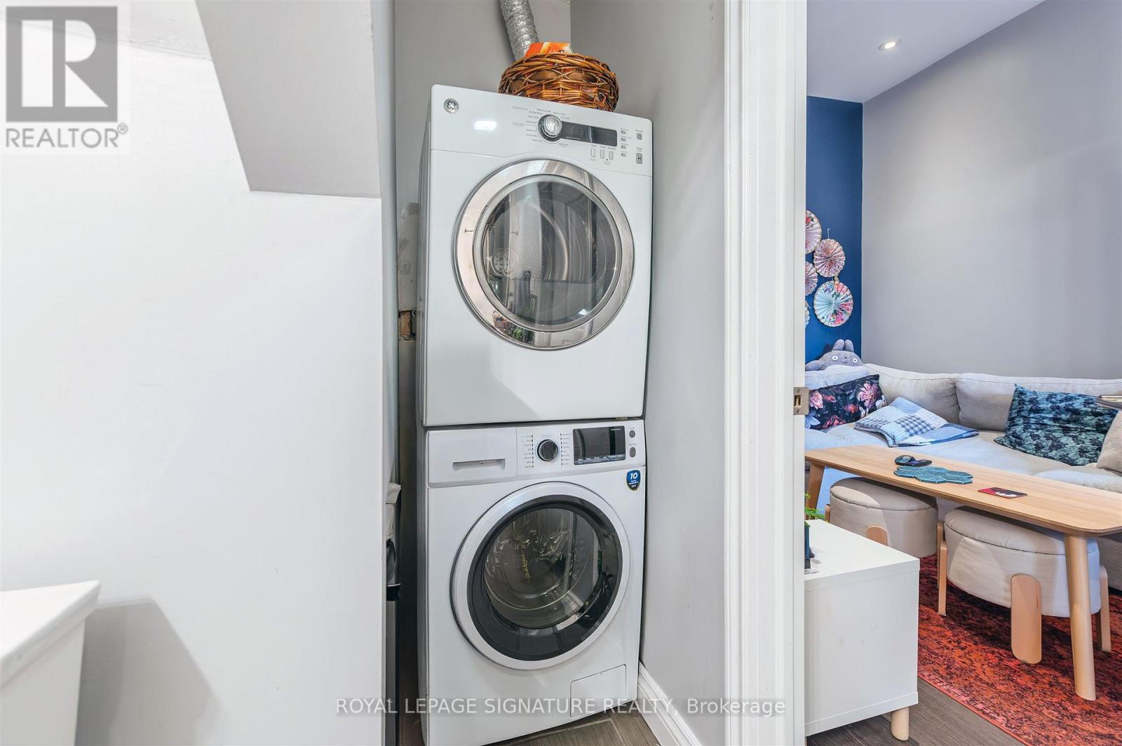 42 Sorauren Avenue, Toronto, Ontario  M6R 2C7 - Photo 13 - W12981664