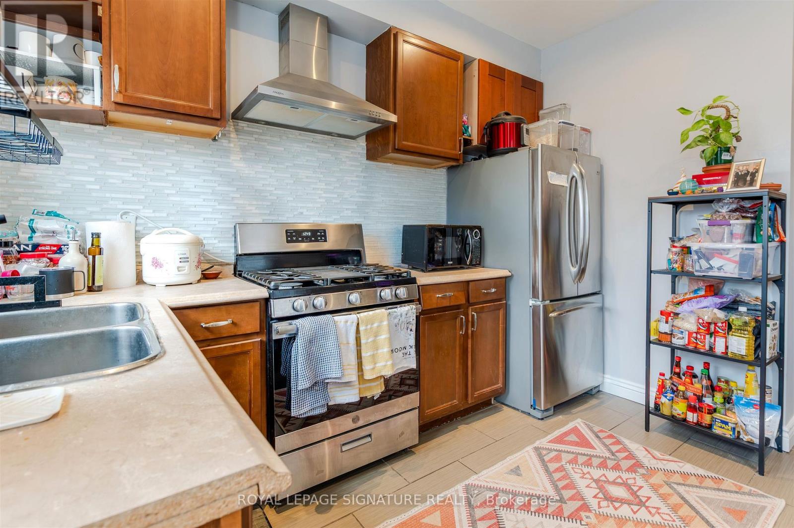 42 Sorauren Avenue, Toronto, Ontario  M6R 2C7 - Photo 19 - W12981664