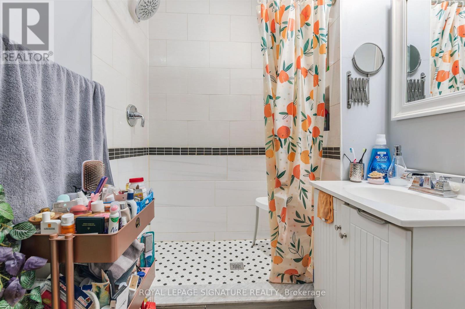 42 Sorauren Avenue, Toronto, Ontario  M6R 2C7 - Photo 24 - W12981664