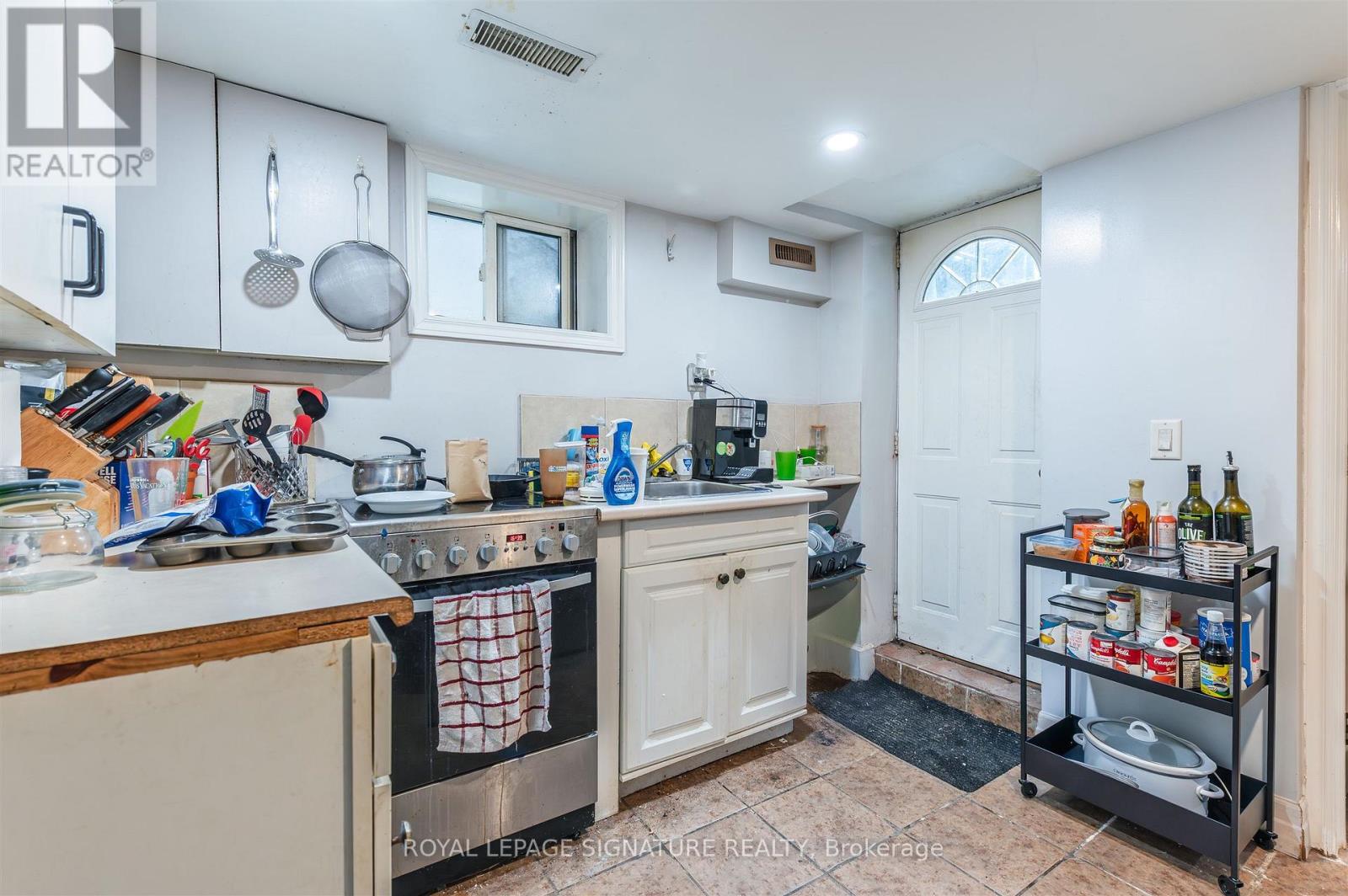 42 Sorauren Avenue, Toronto, Ontario  M6R 2C7 - Photo 26 - W12981664