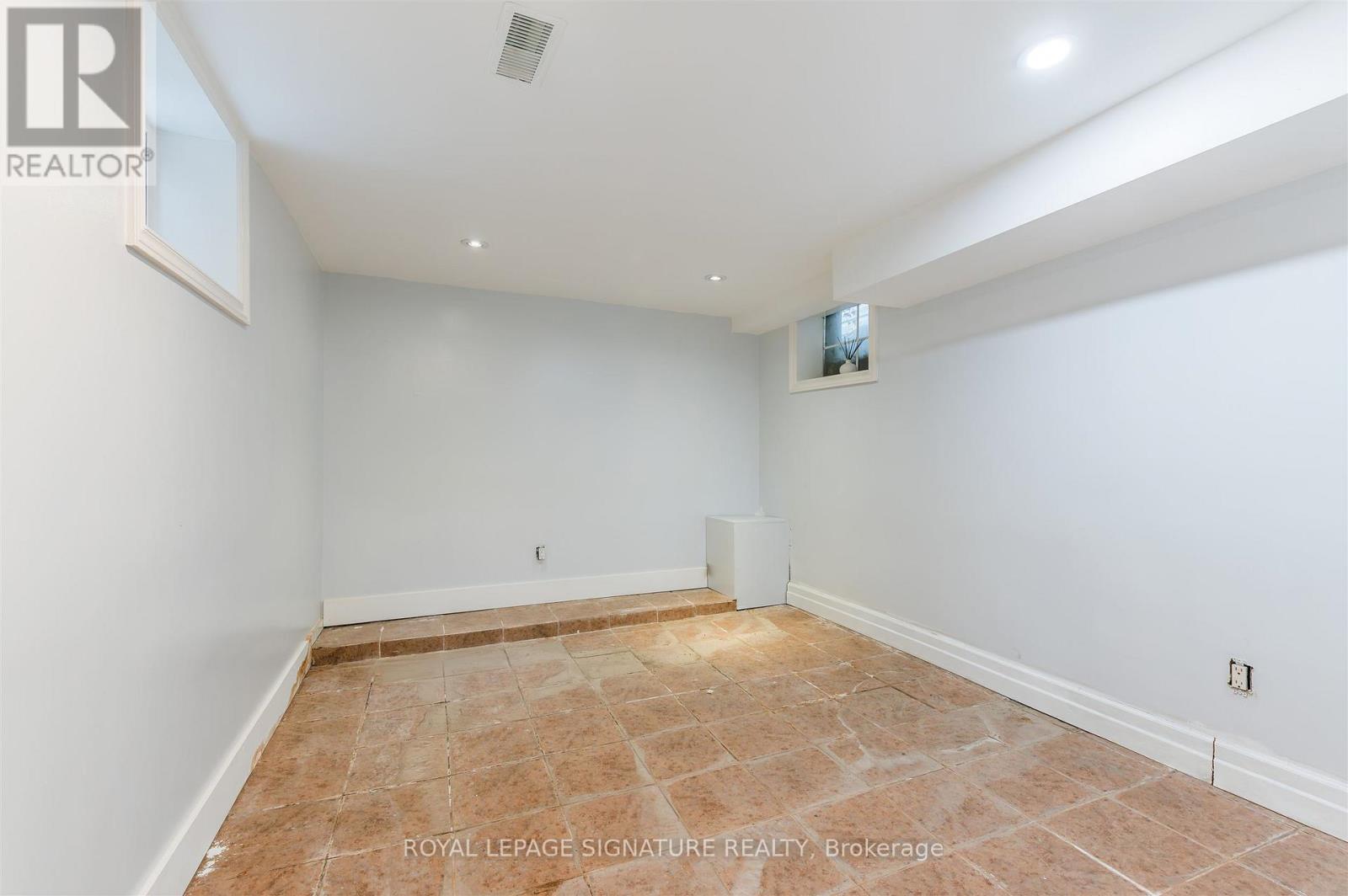 42 Sorauren Avenue, Toronto, Ontario  M6R 2C7 - Photo 28 - W12981664