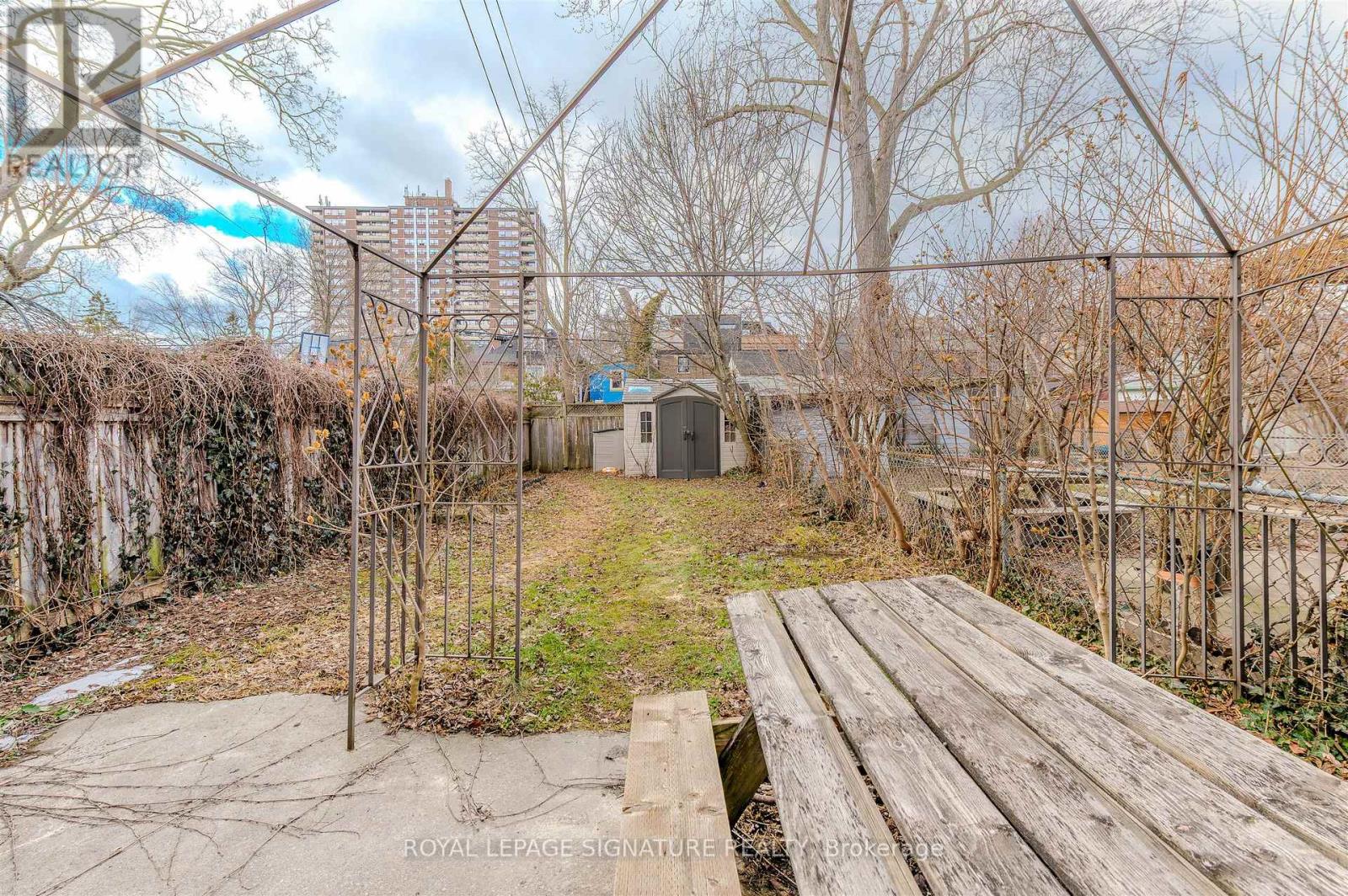 42 Sorauren Avenue, Toronto, Ontario  M6R 2C7 - Photo 34 - W12981664