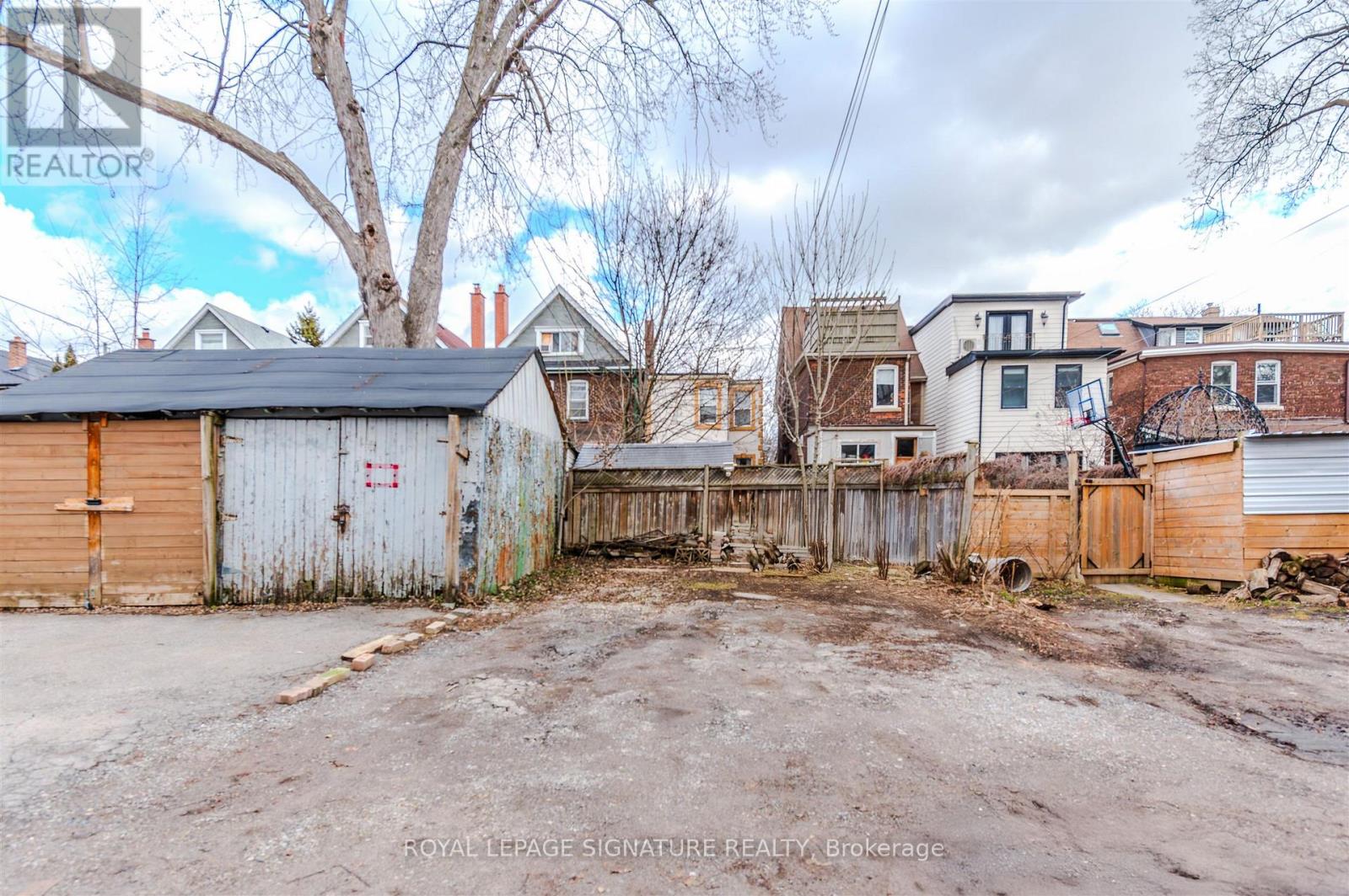 42 Sorauren Avenue, Toronto, Ontario  M6R 2C7 - Photo 36 - W12981664