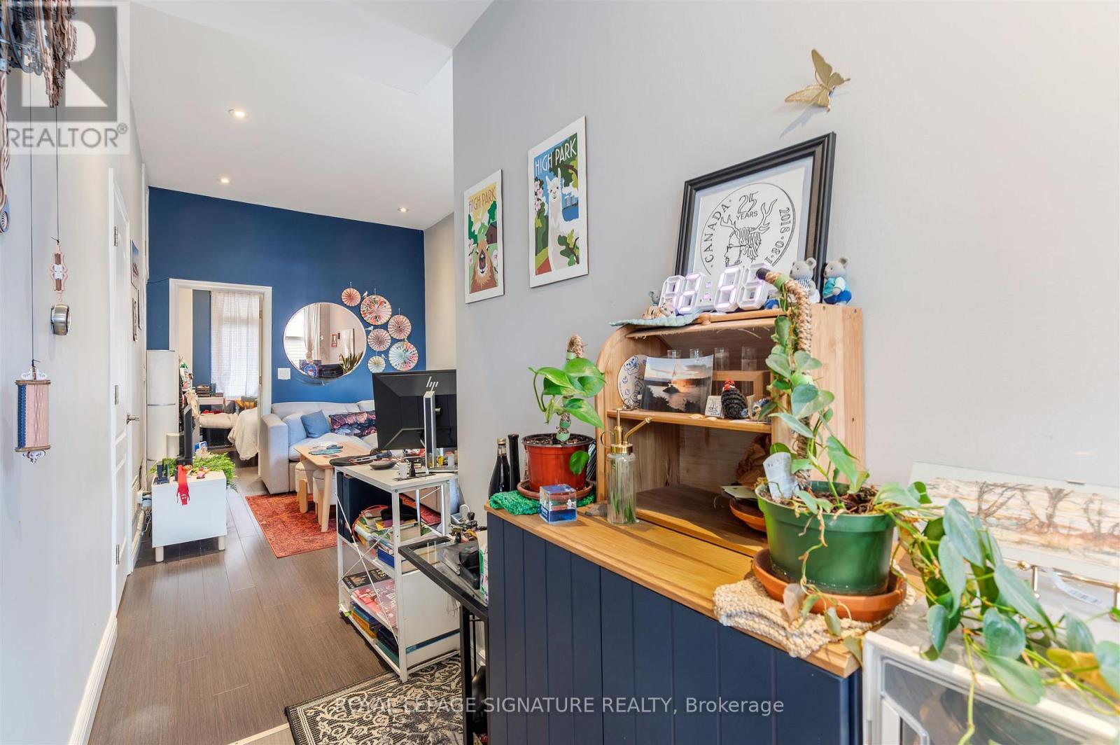 42 Sorauren Avenue, Toronto, Ontario  M6R 2C7 - Photo 4 - W12981664