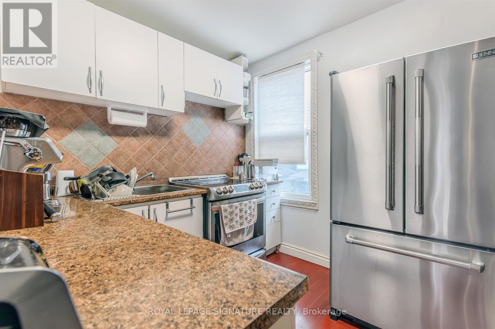 42 Sorauren Avenue, Toronto, Ontario  M6R 2C7 - Photo 8 - W12981664