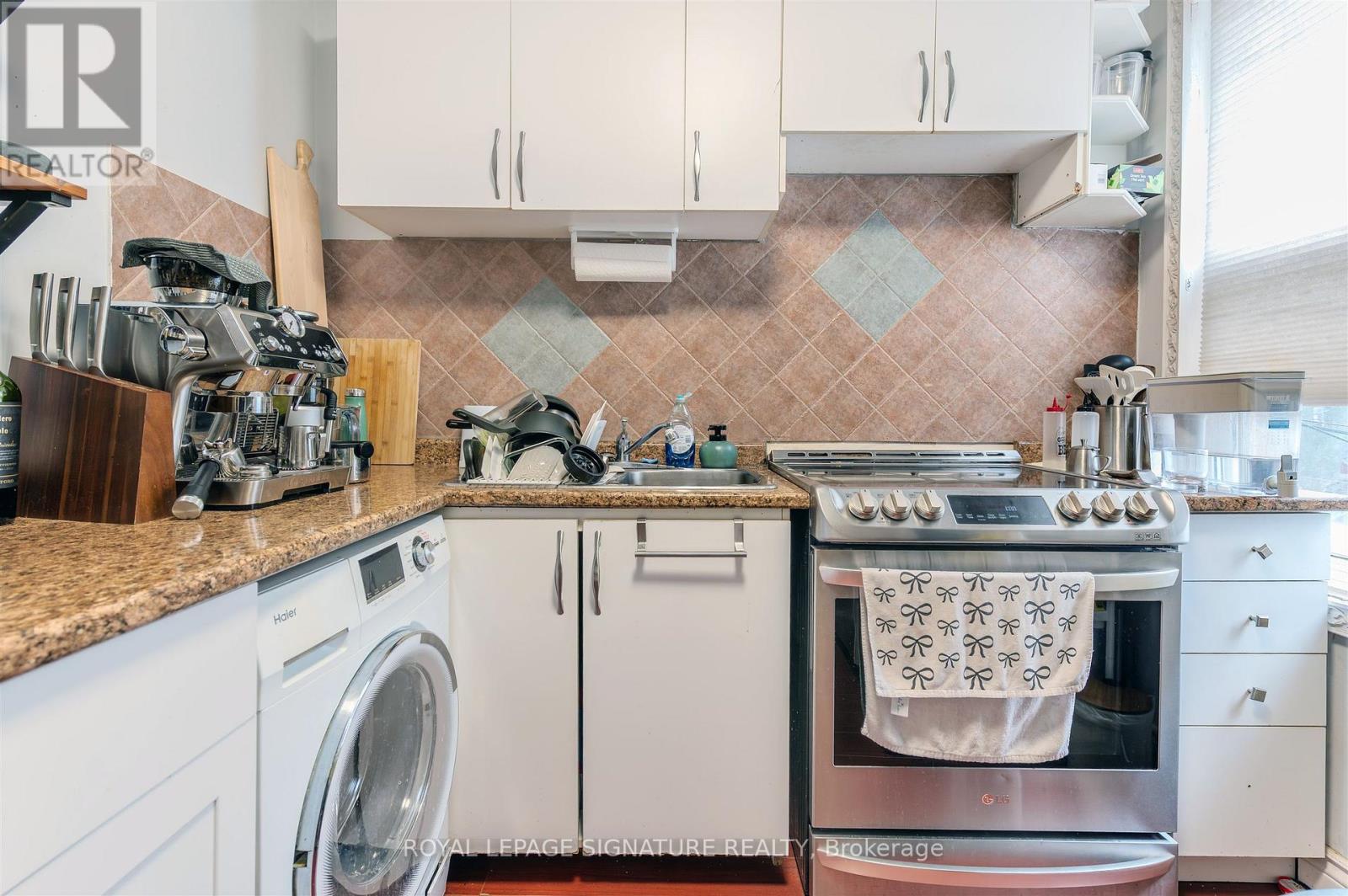 42 Sorauren Avenue, Toronto, Ontario  M6R 2C7 - Photo 9 - W12981664