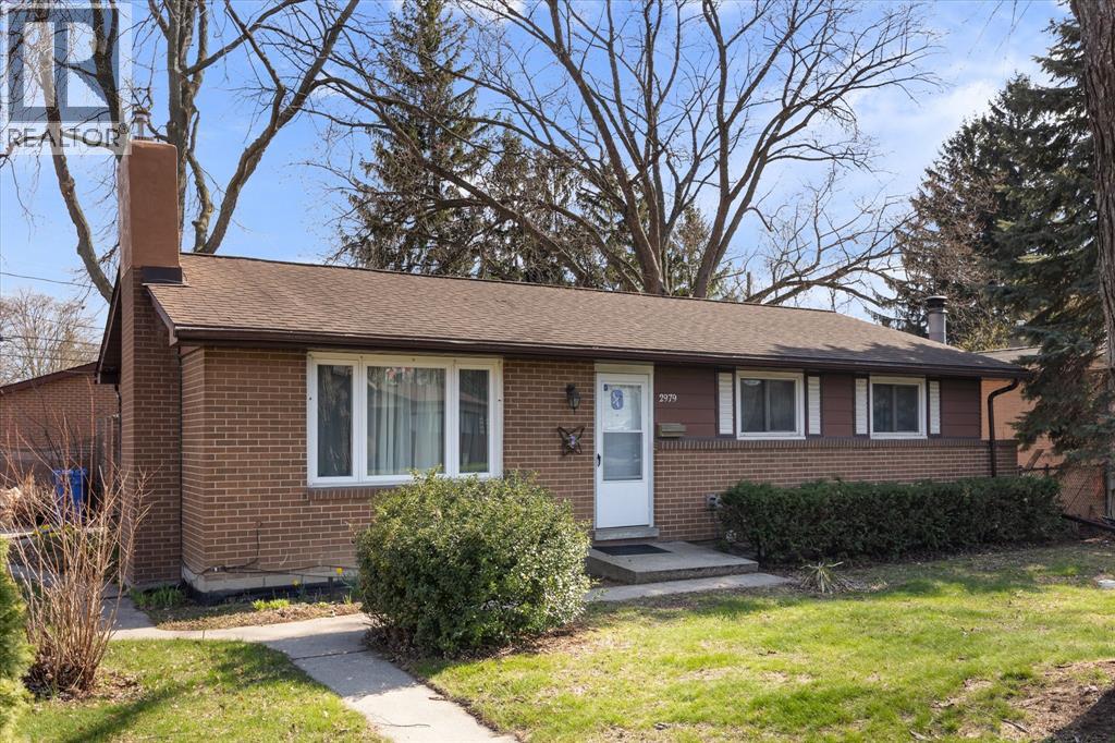 2979 Orion, Windsor, Ontario  N9E 2Z3 - Photo 2 - 26007320