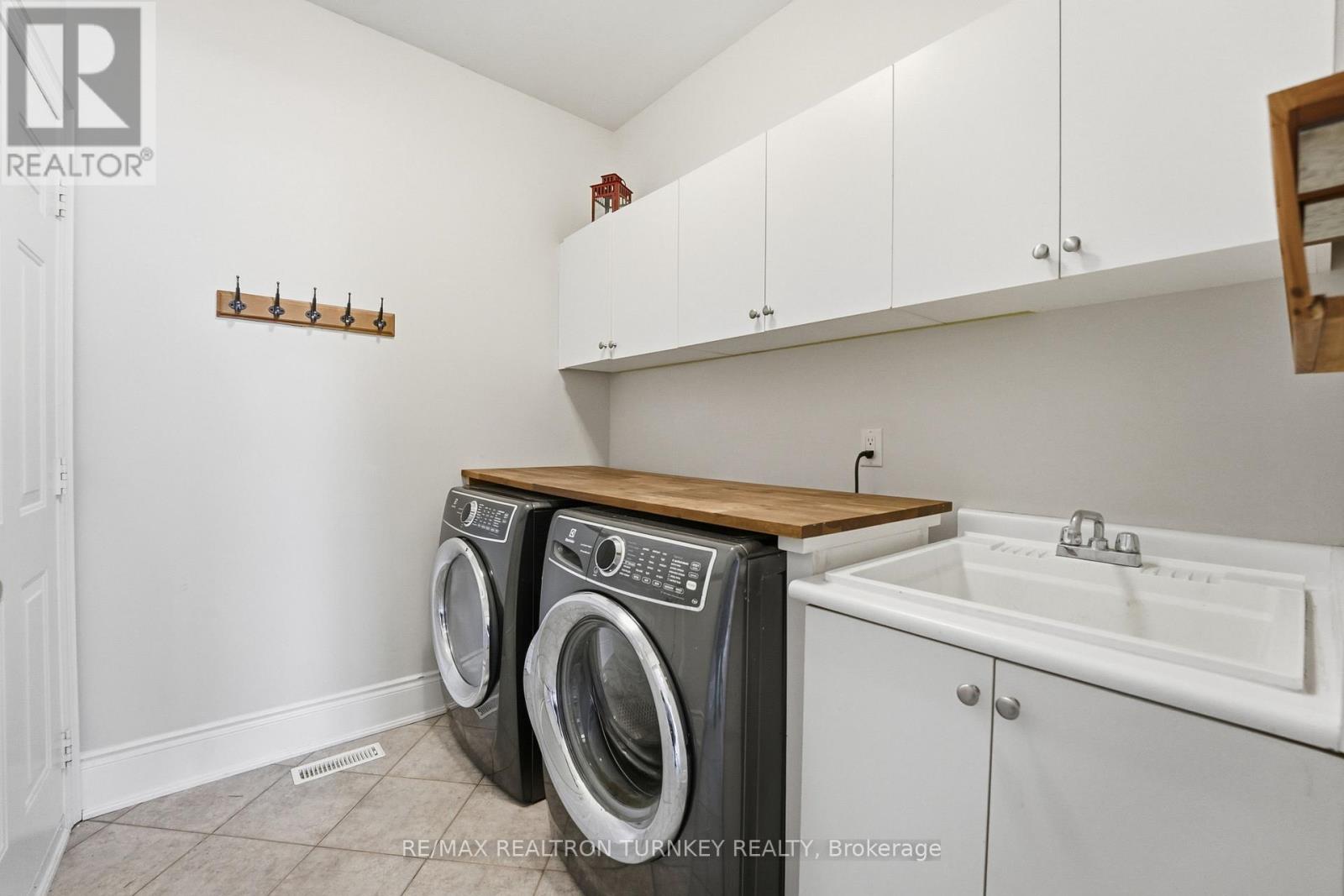 668 Foxcroft Boulevard, Newmarket, Ontario  L3X 1N3 - Photo 48 - N12827468