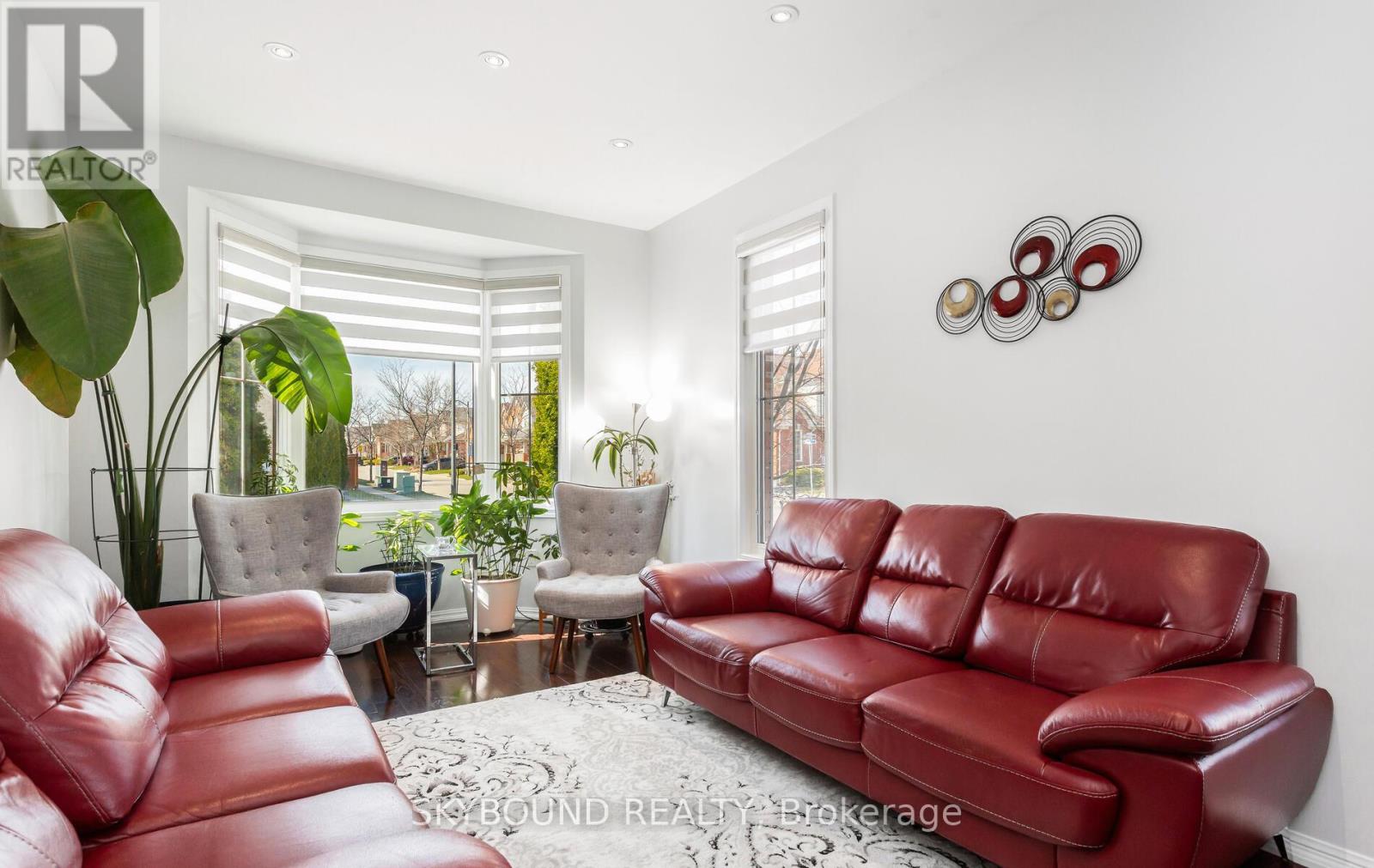 308 Mcdougall Cross, Milton, Ontario  L9T 0N6 - Photo 5 - W12980834